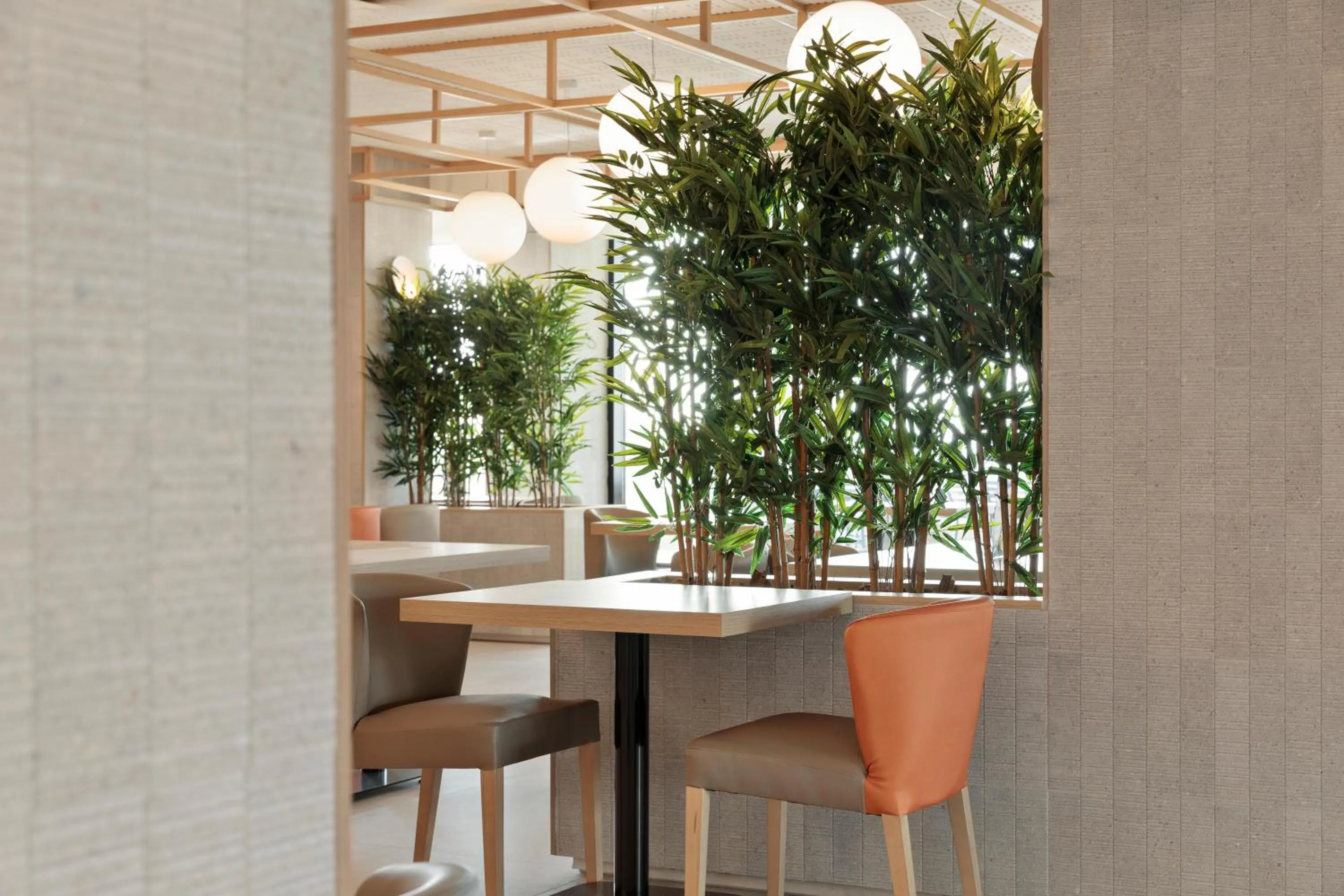 Lounge or bar in Hotel Best Triton