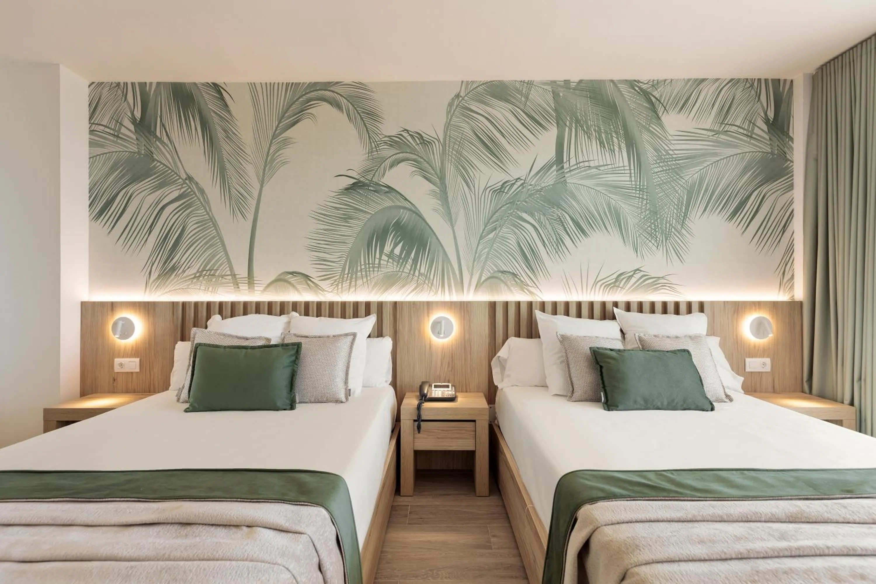 Photo of the whole room, Bed in Hotel Best Triton