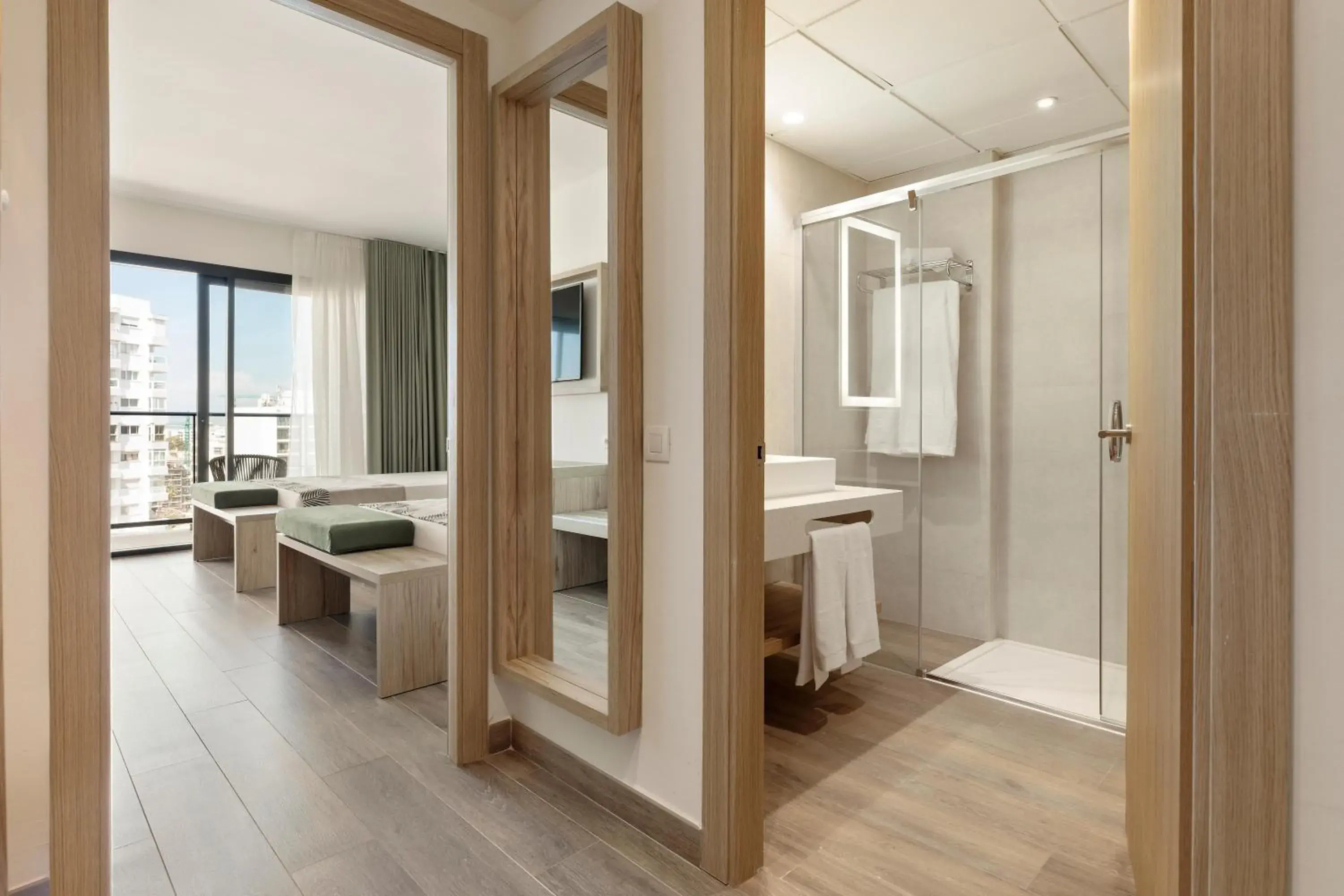 Standard Double Room (2 Adults + 1 Child) in Hotel Best Triton Standard Double Room (2 Adults + 1 Child) in Hotel Best Triton