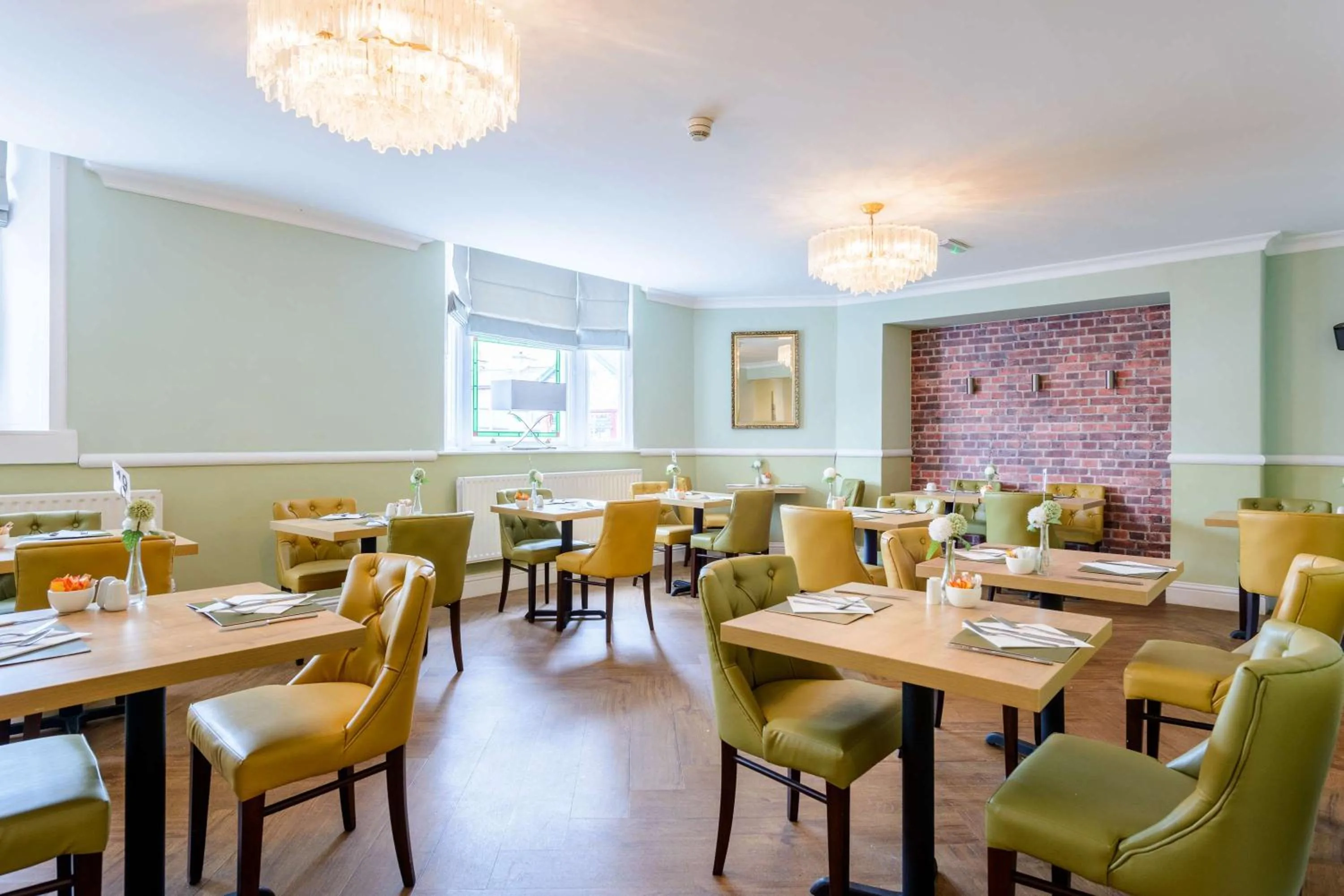 Restaurant/places to eat in County Hotel