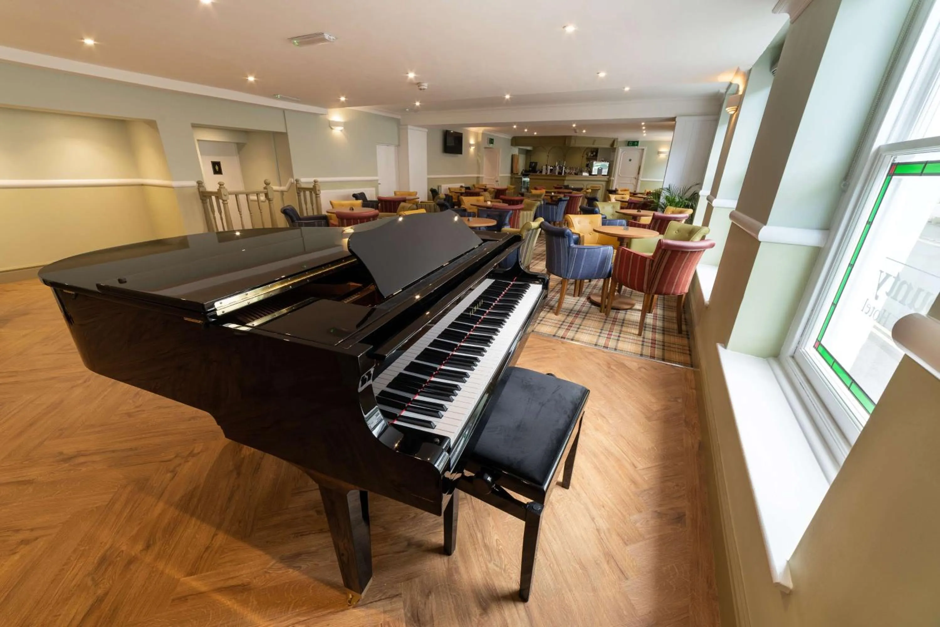 Restaurant/places to eat in County Hotel