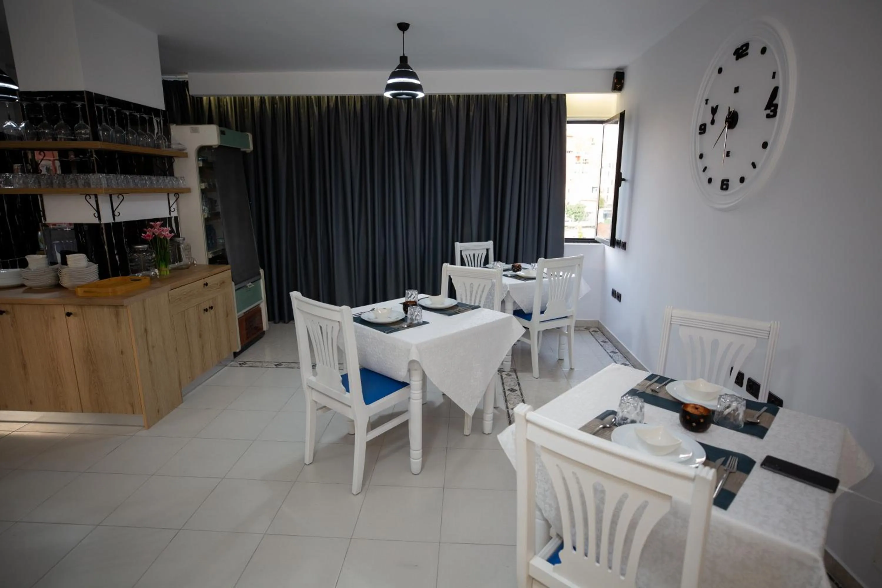 Restaurant/places to eat in Frekel Hotel