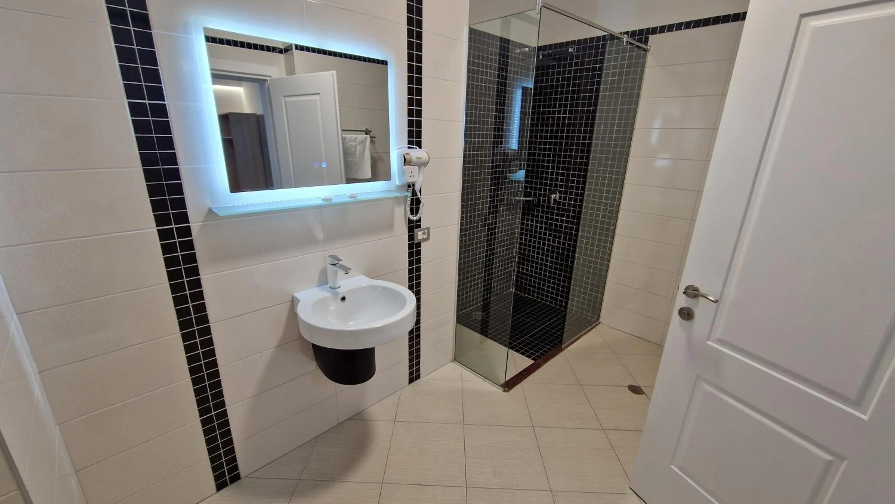 Shower in Frekel Hotel