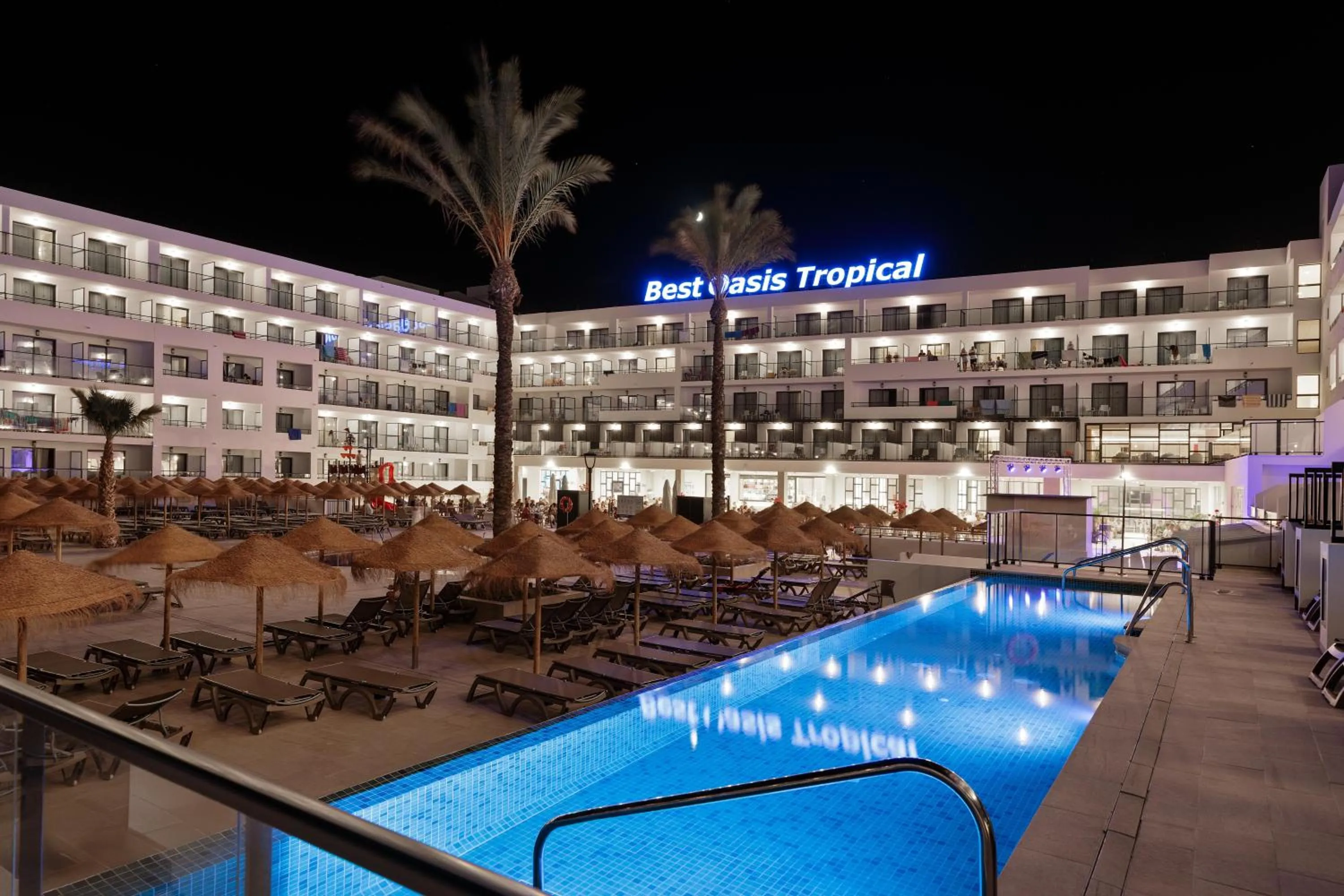 Swimming pool in Hotel Best Oasis Tropical