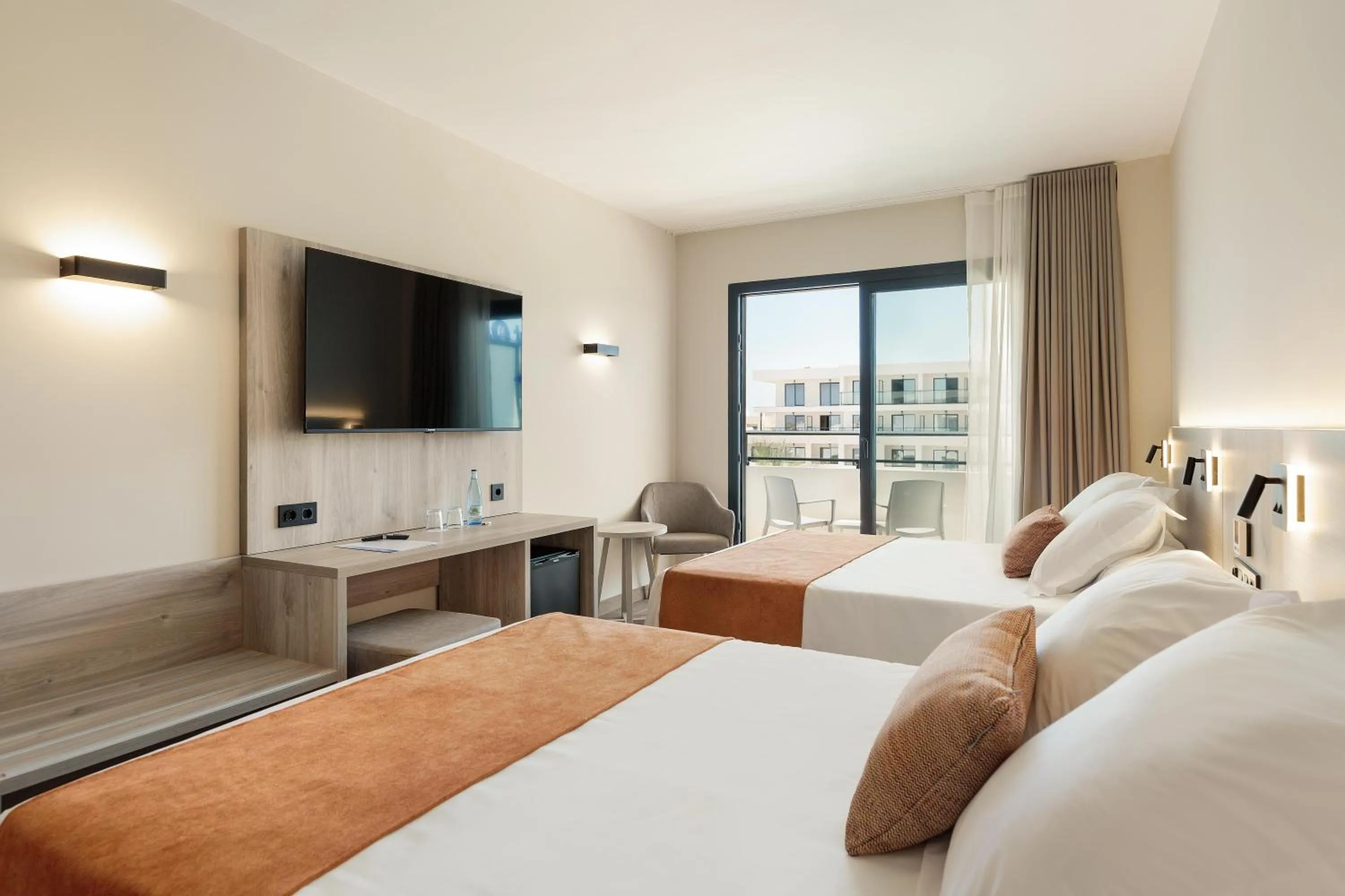 Photo of the whole room, Bed in Hotel Best Oasis Tropical