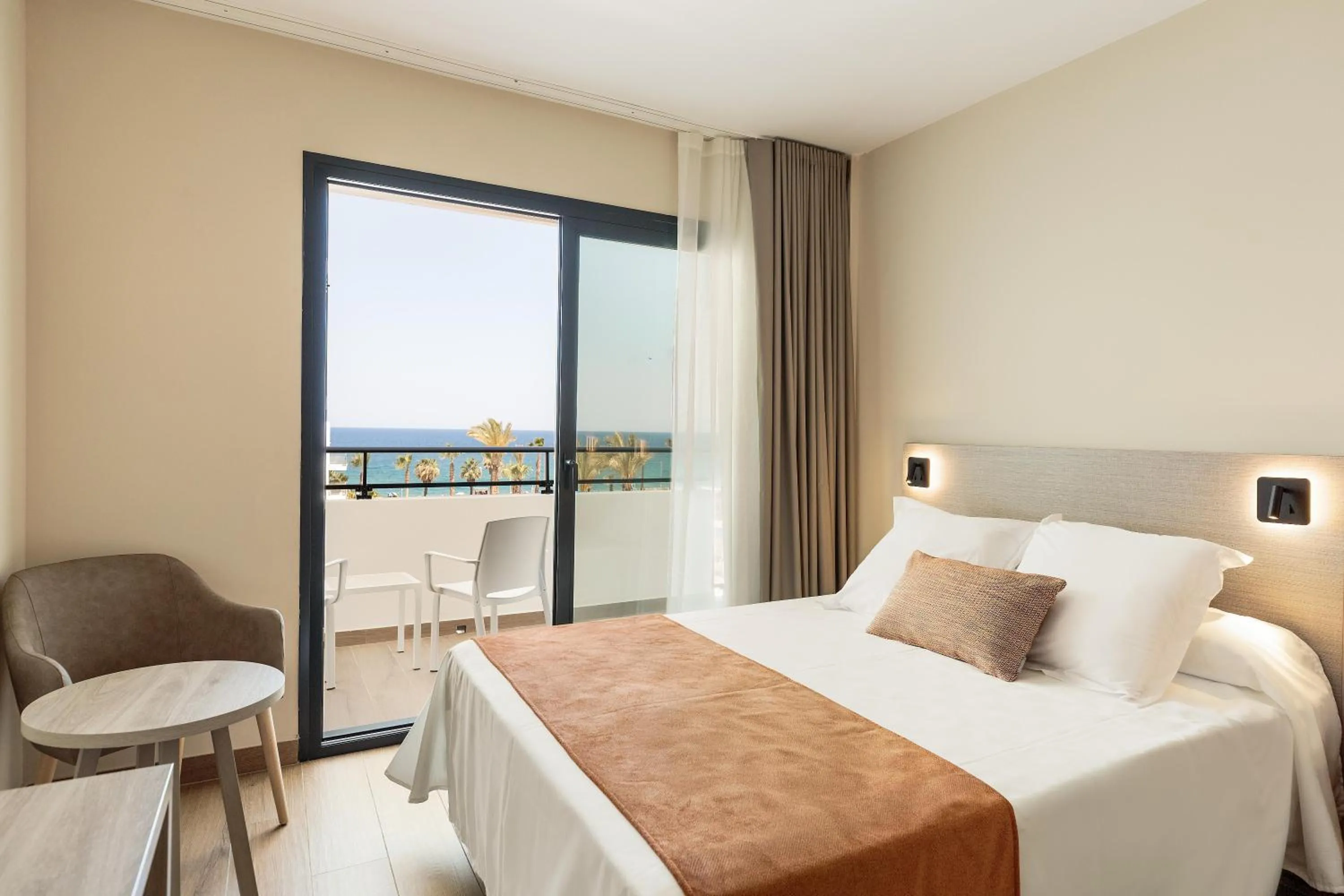 Photo of the whole room, Bed in Hotel Best Oasis Tropical