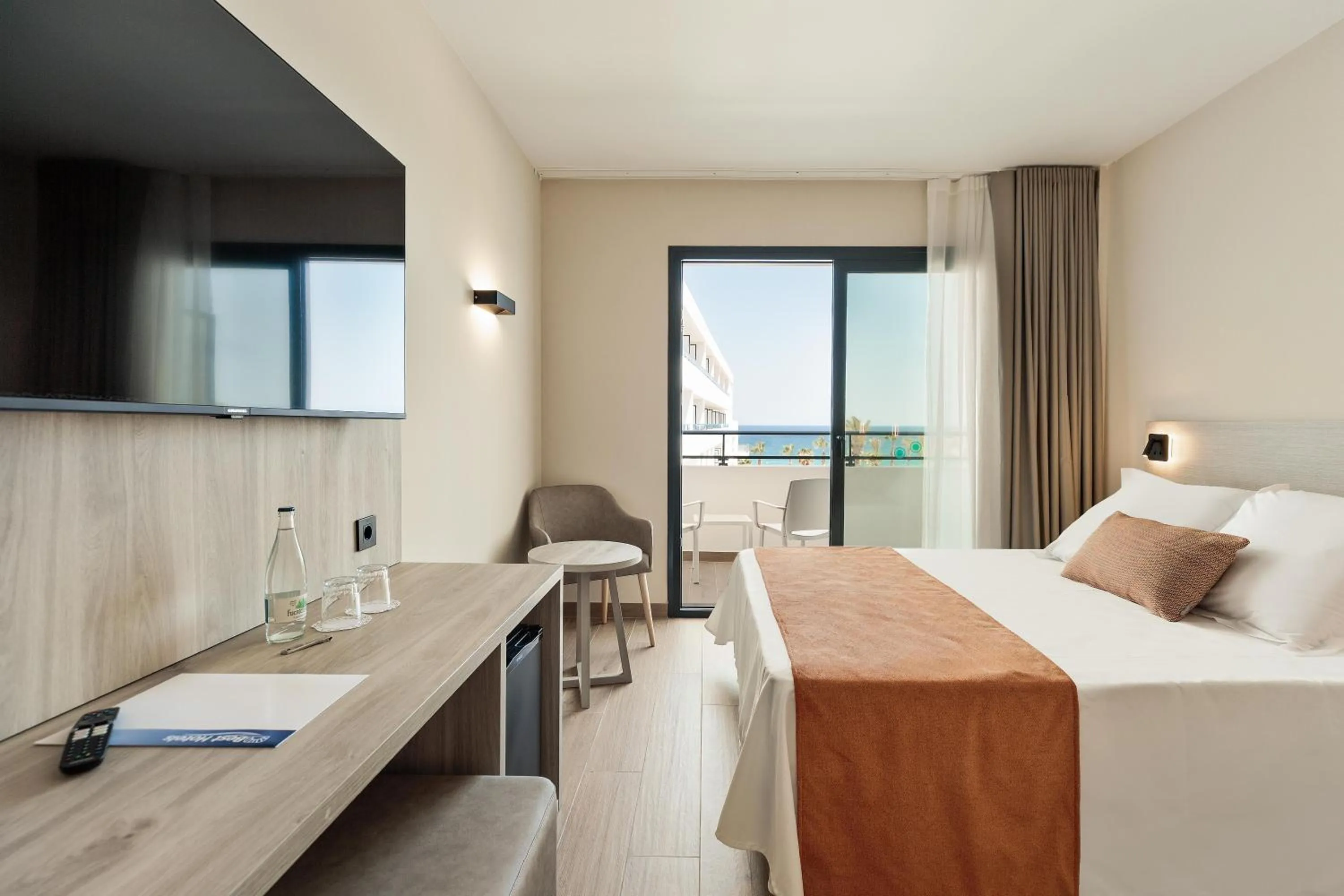 Photo of the whole room, Bed in Hotel Best Oasis Tropical