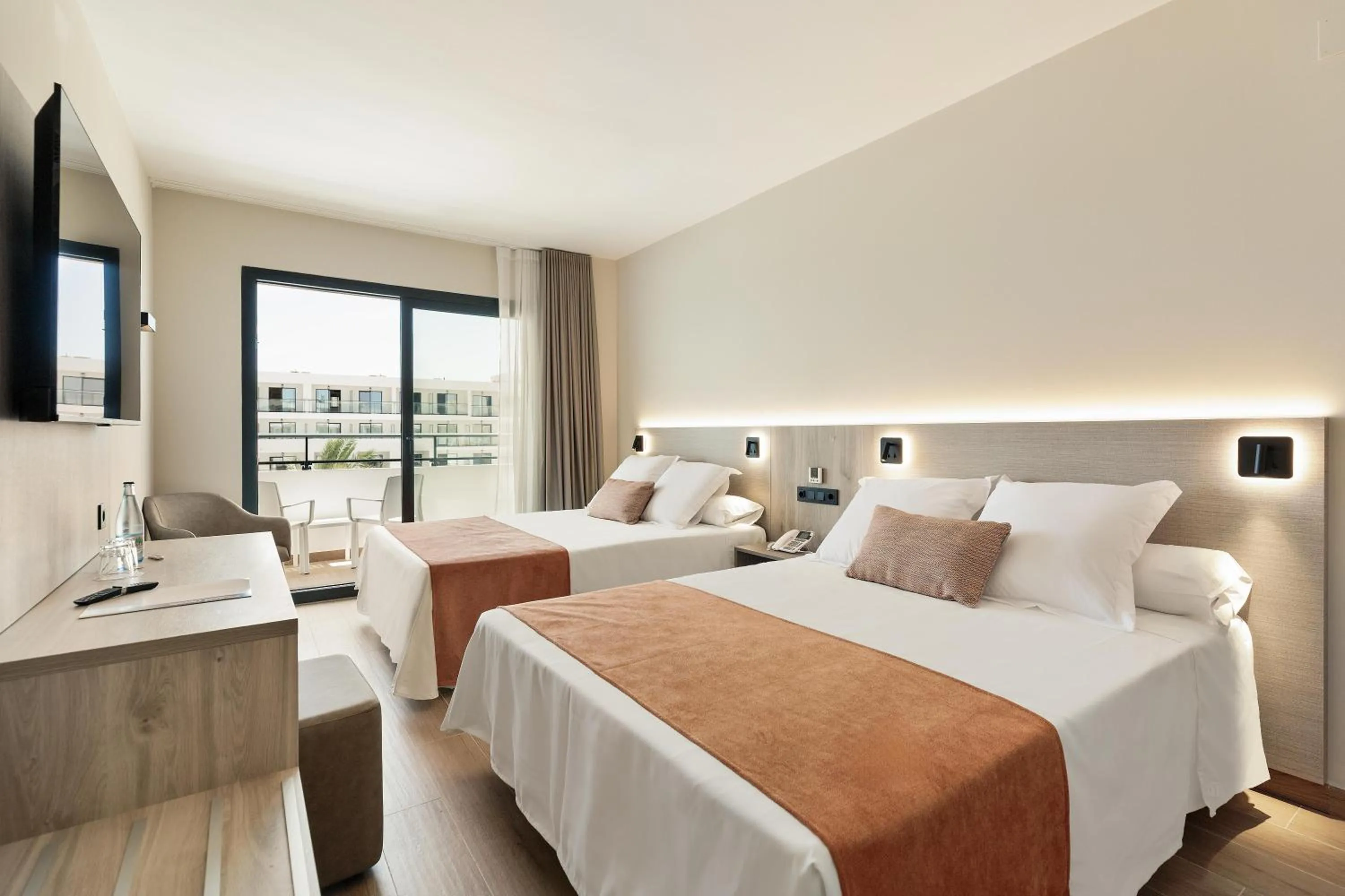 Photo of the whole room, Bed in Hotel Best Oasis Tropical