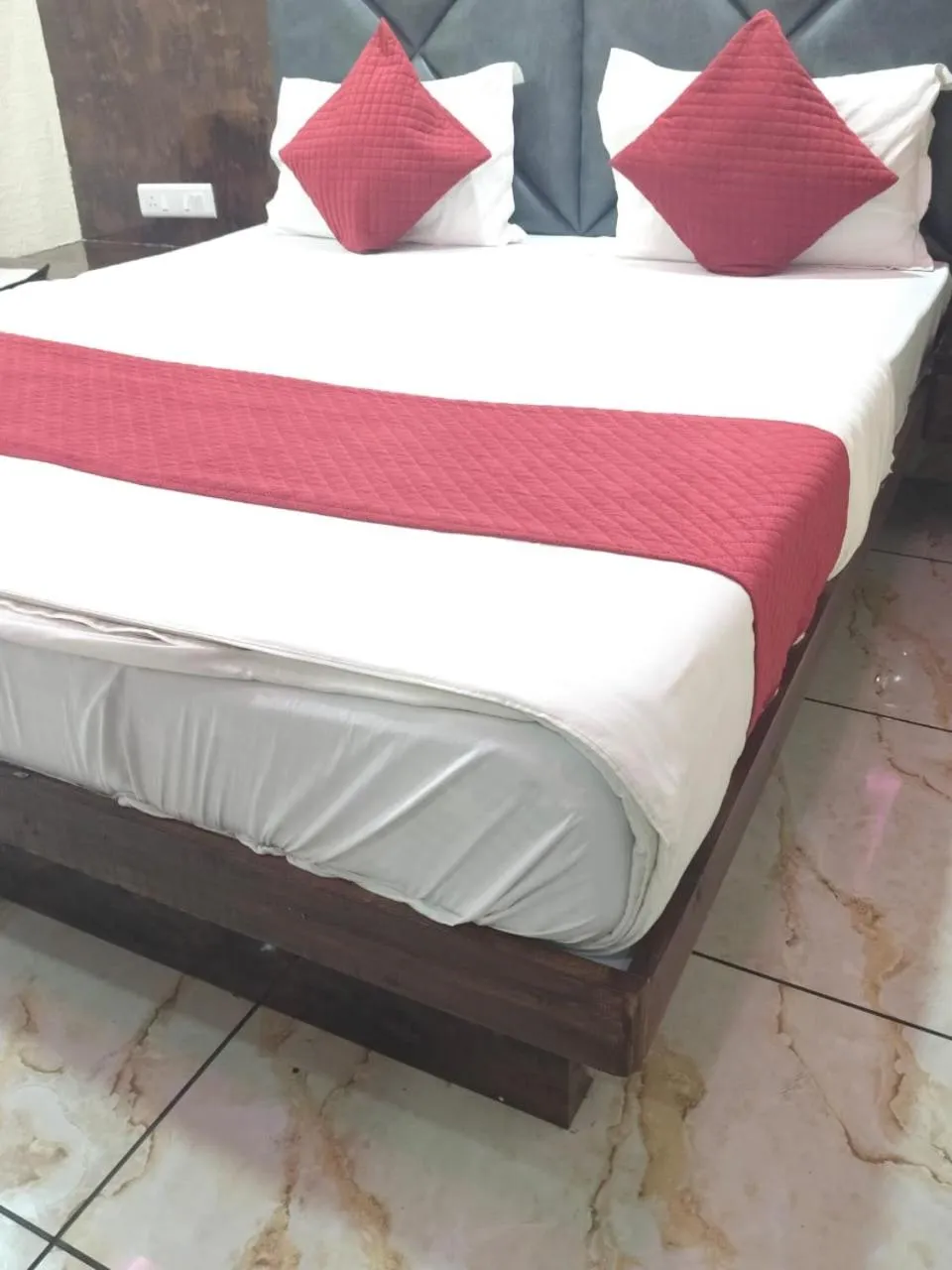 Photo of the whole room, Bed in Hotel Raj Palace