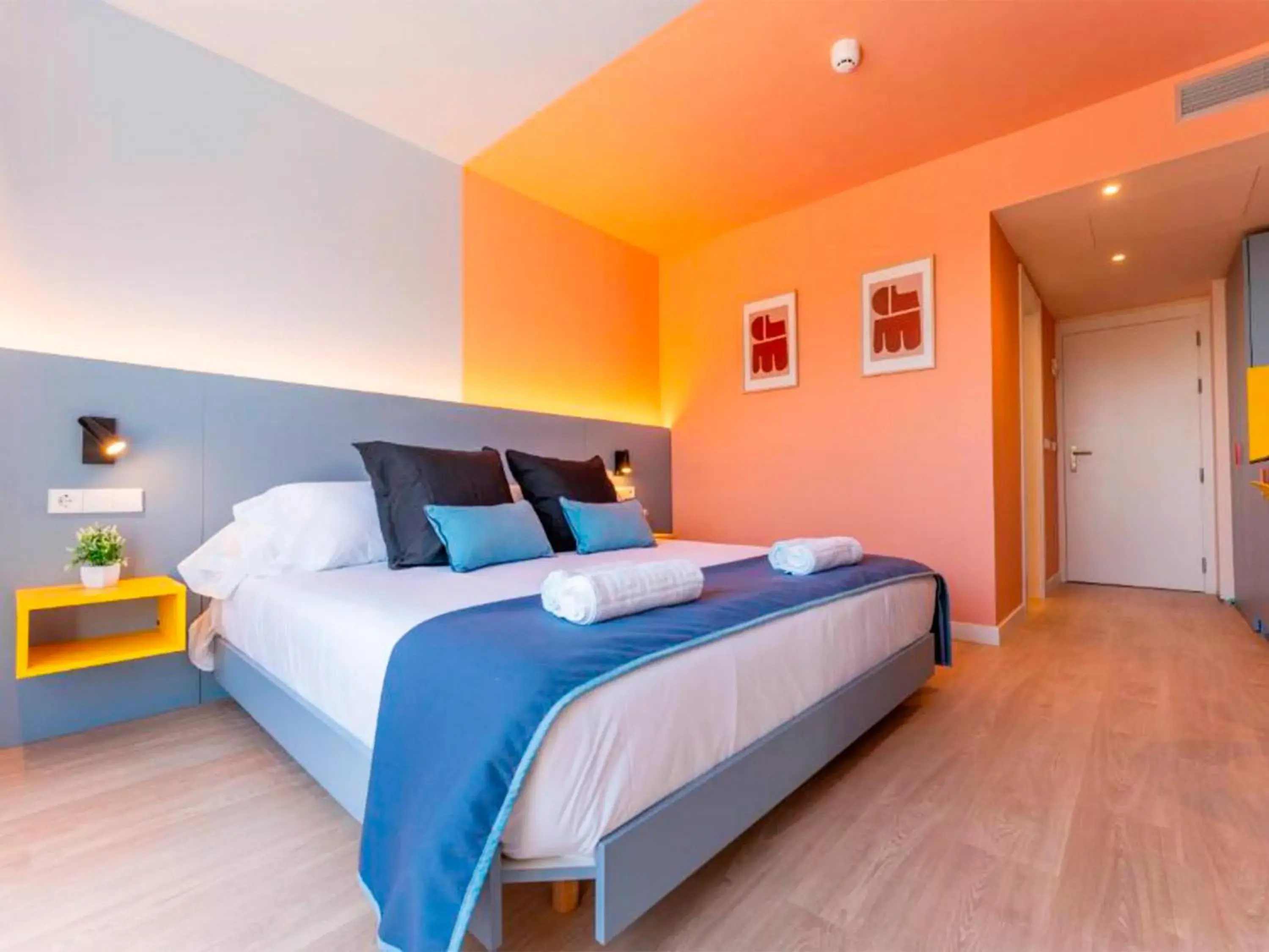 One-Bedroom Apartment with Balcony and Sea View in La marina sunset 3000 One-Bedroom Apartment with Balcony and Sea View in La marina sunset 3000