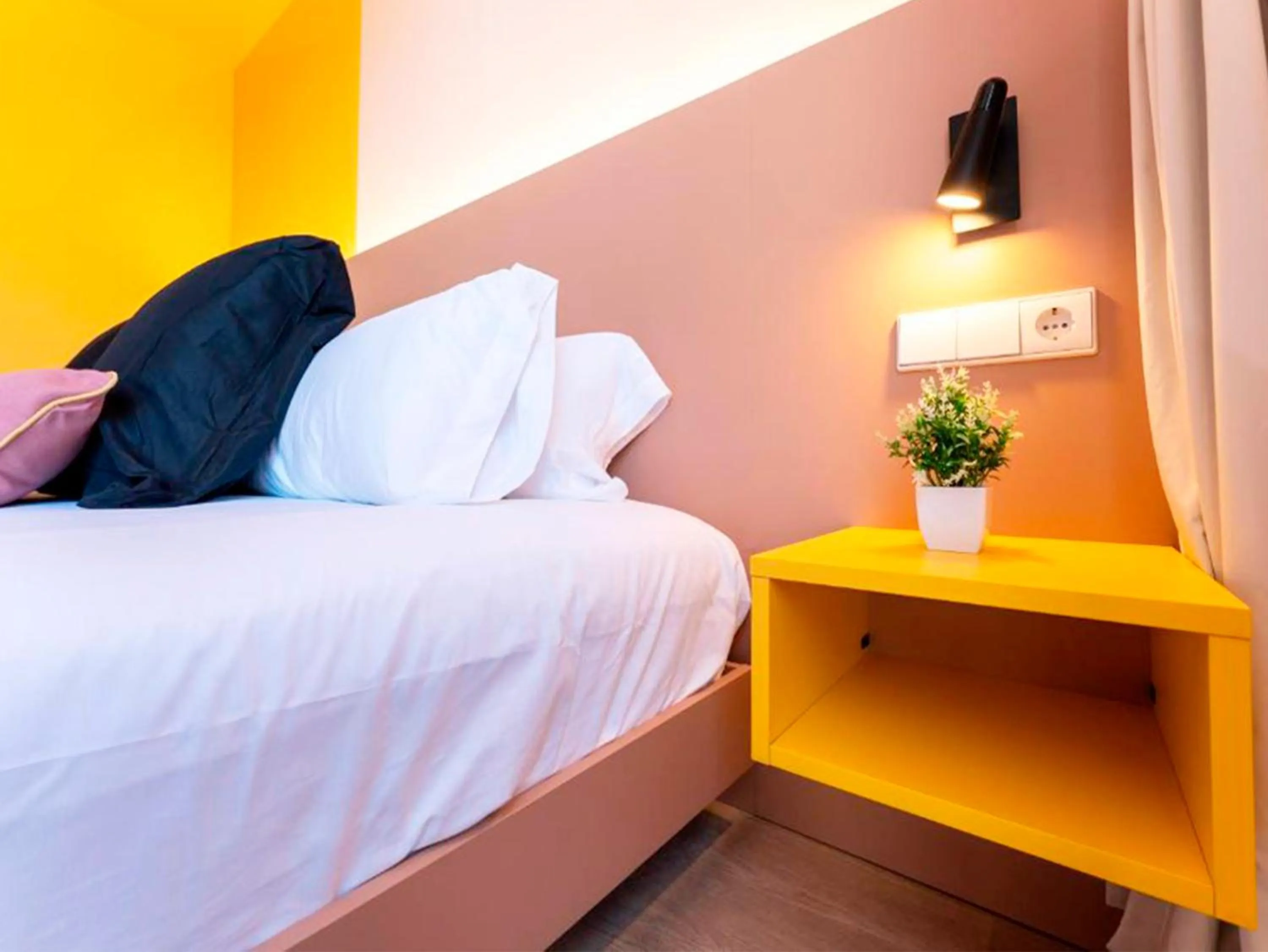 Bed in La marina sunset 3000