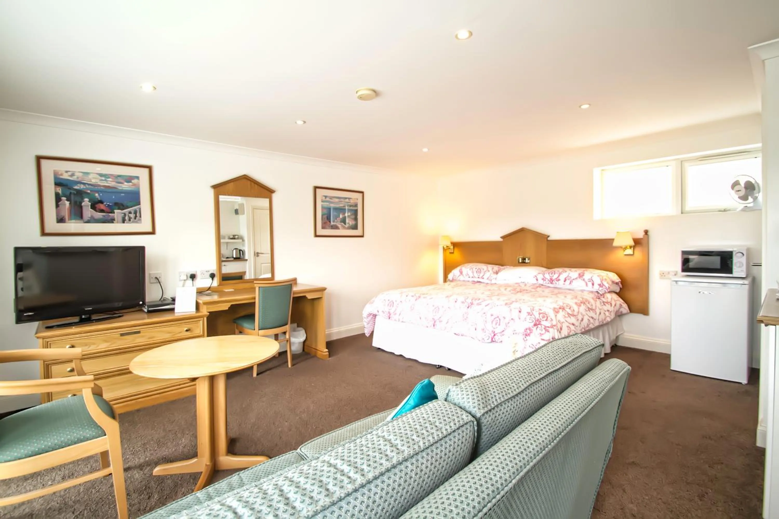 TV and multimedia, Bed in Annexe at Gosfield Lake