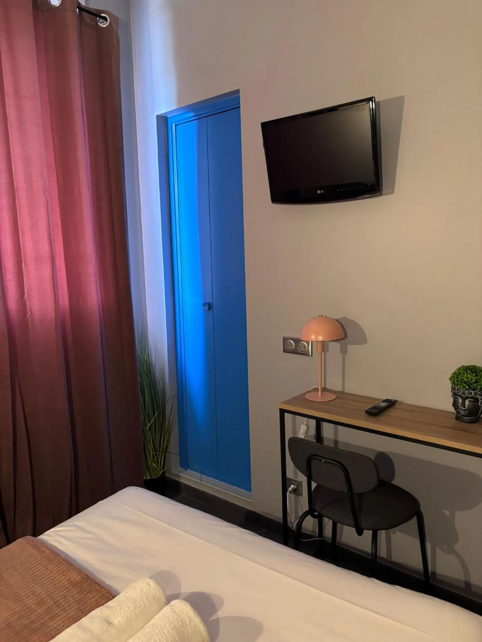 Bed in Hôtel Astrid