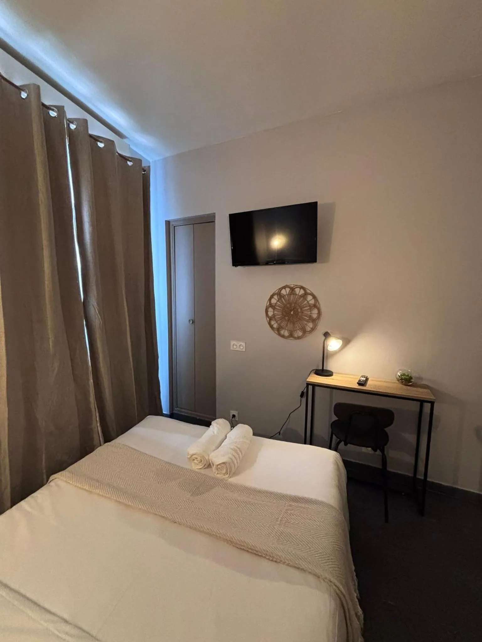 Bed in Hôtel Astrid