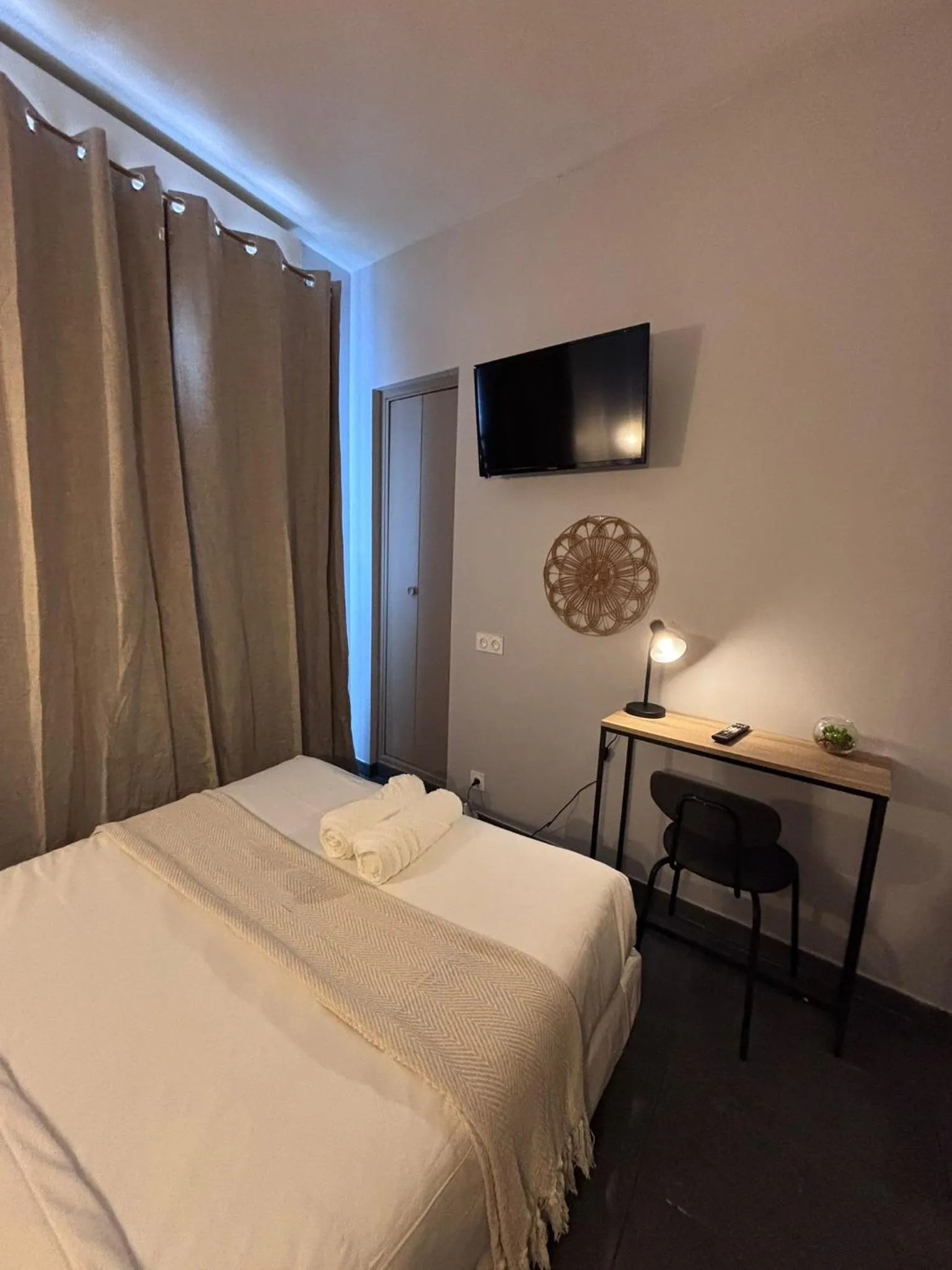 Bed in Hôtel Astrid
