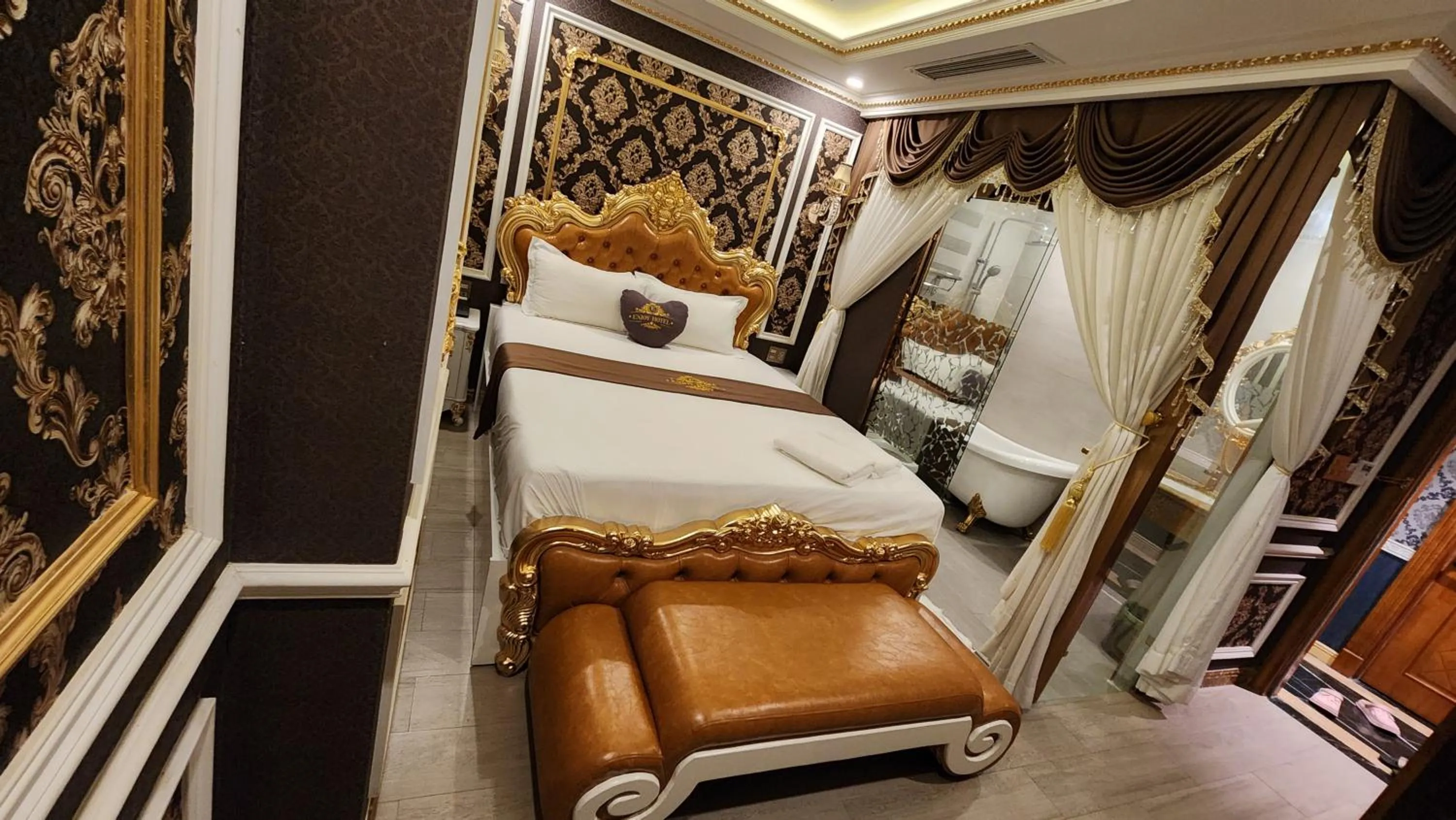 Bed in ROSA HOTEl