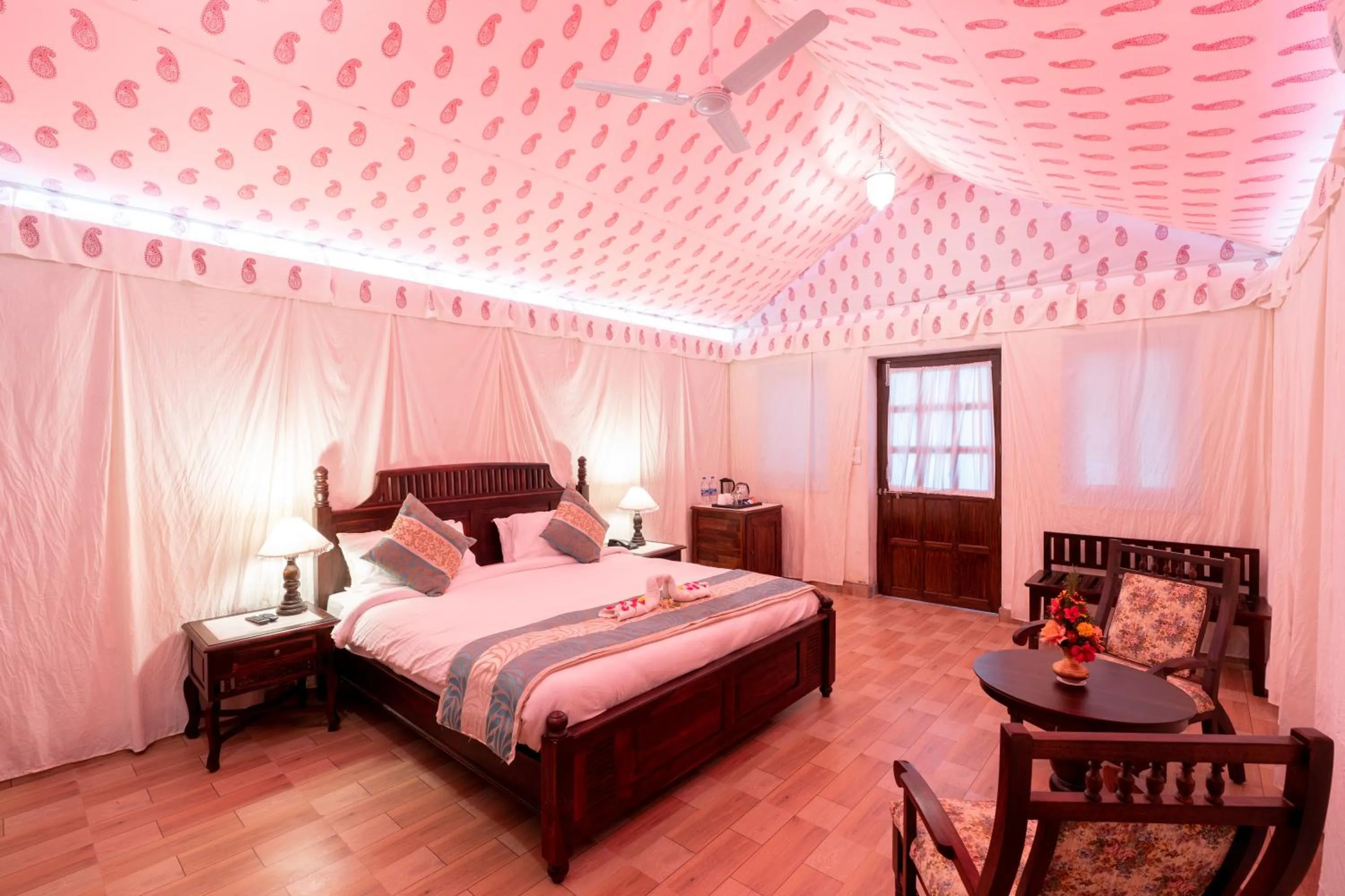 Photo of the whole room, Bed in The Udaibagh