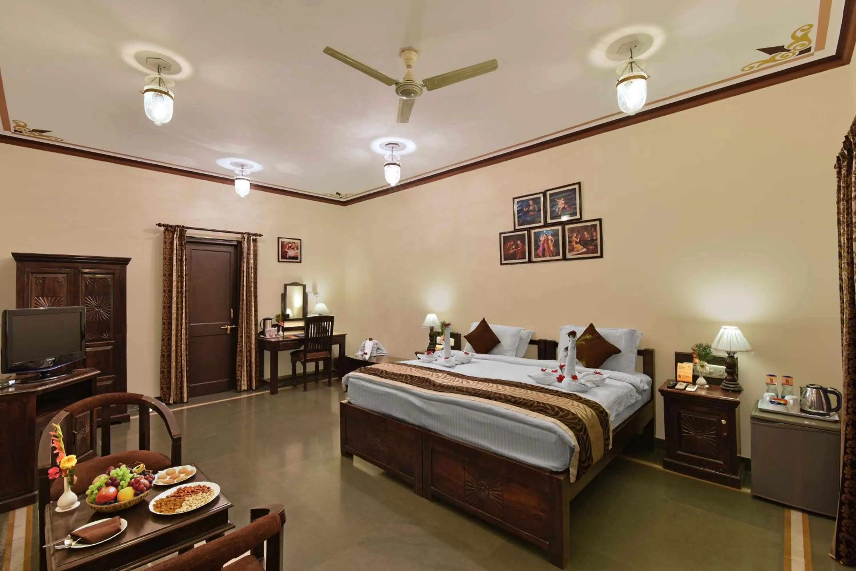 Photo of the whole room, Bed in The Udaibagh