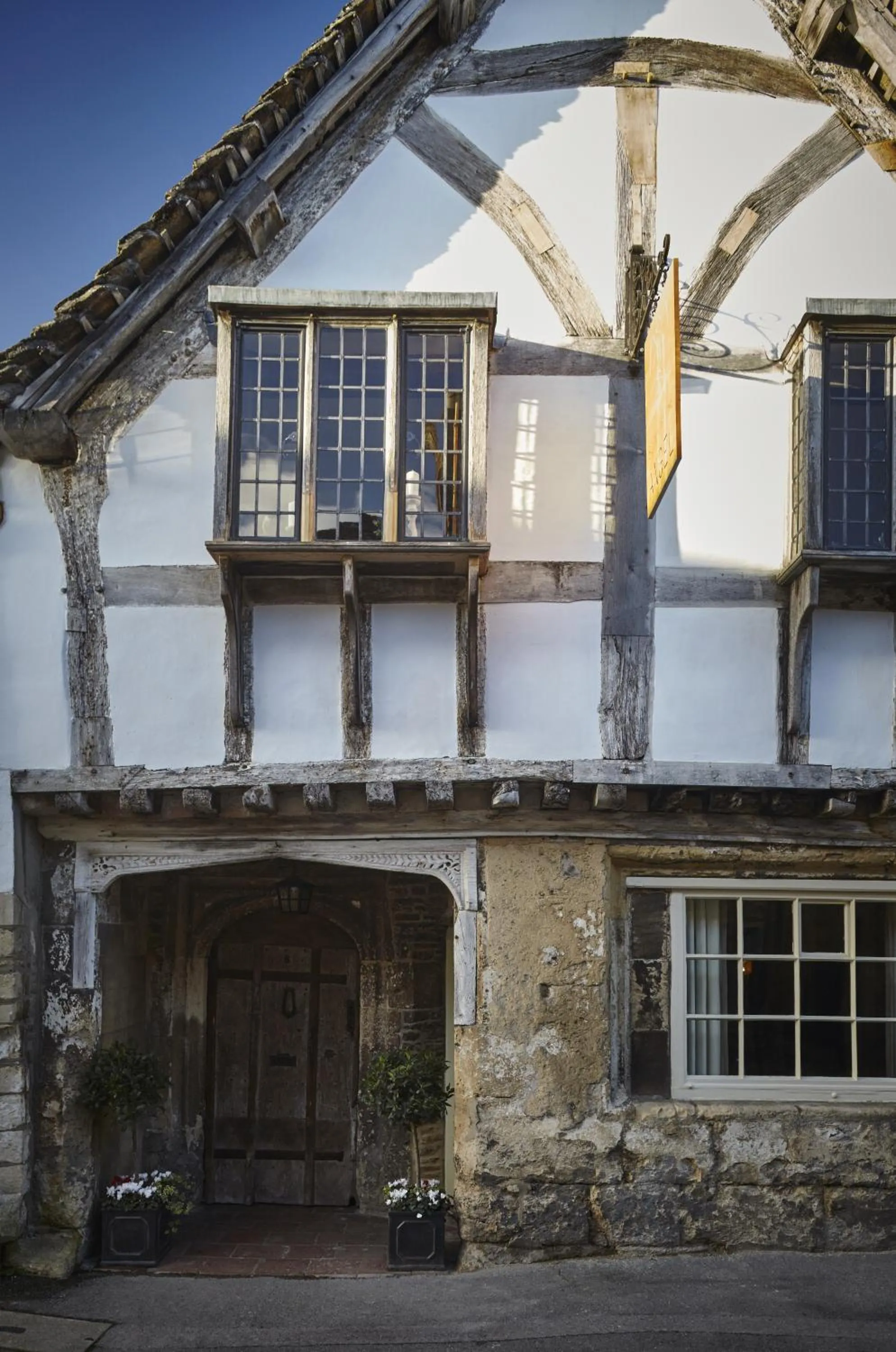 Facade/entrance in Sign of the Angel
