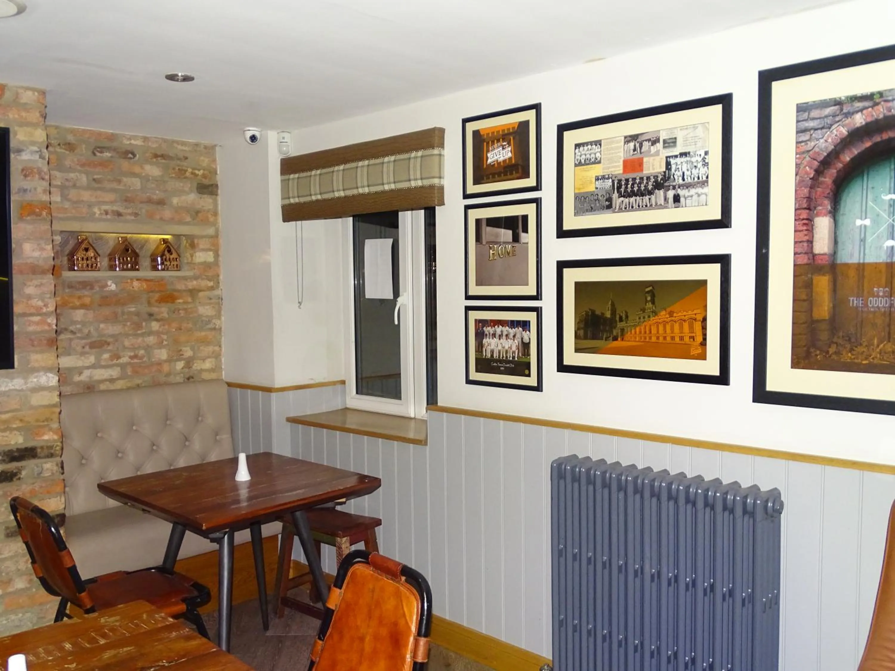 Restaurant/places to eat in Oddfellows Hotel