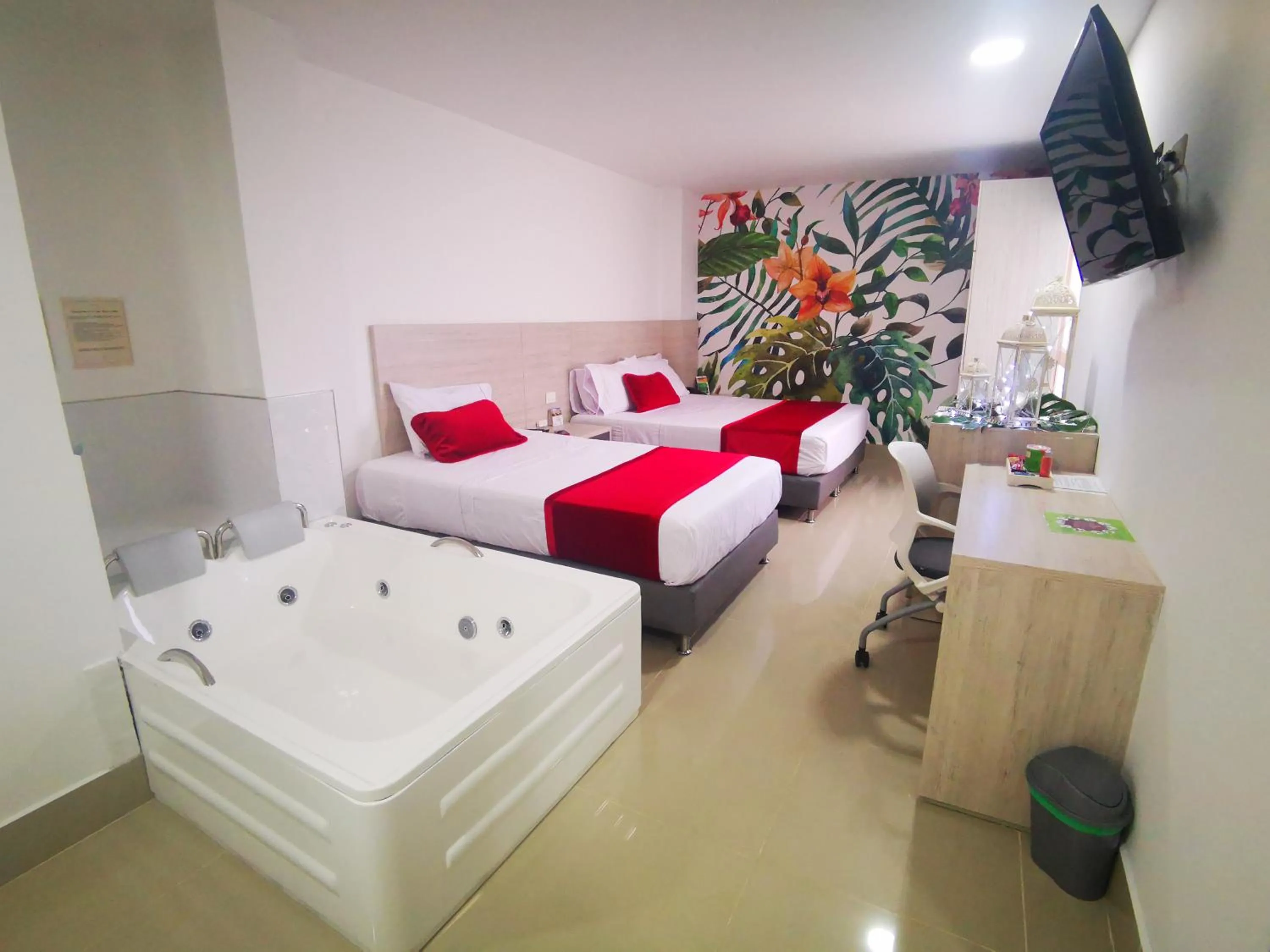 Photo of the whole room, Bed in Hotel Lleras Express