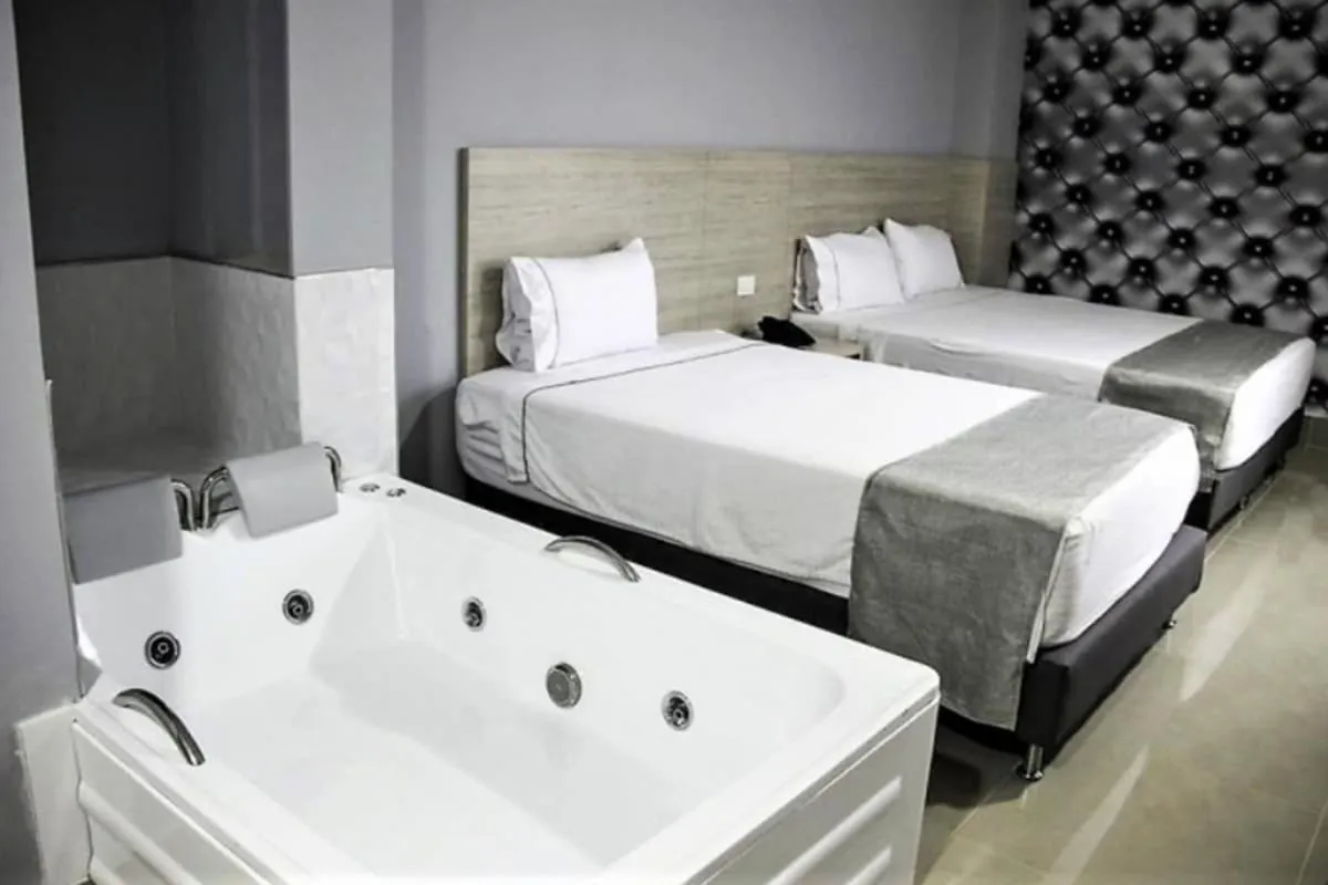 Photo of the whole room, Bed in Hotel Lleras Express