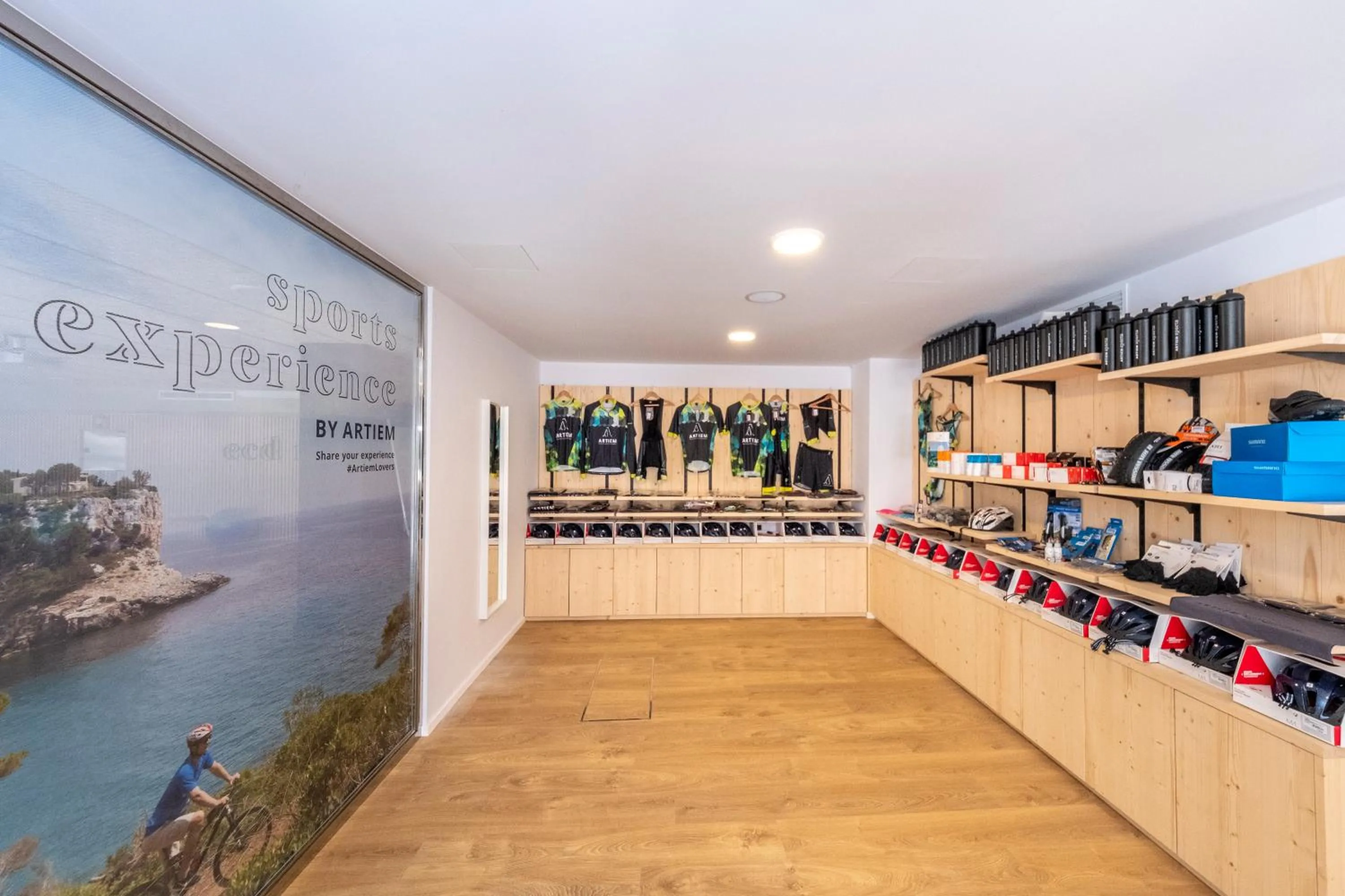 On-site shops in ARTIEM Audax - Adults Only