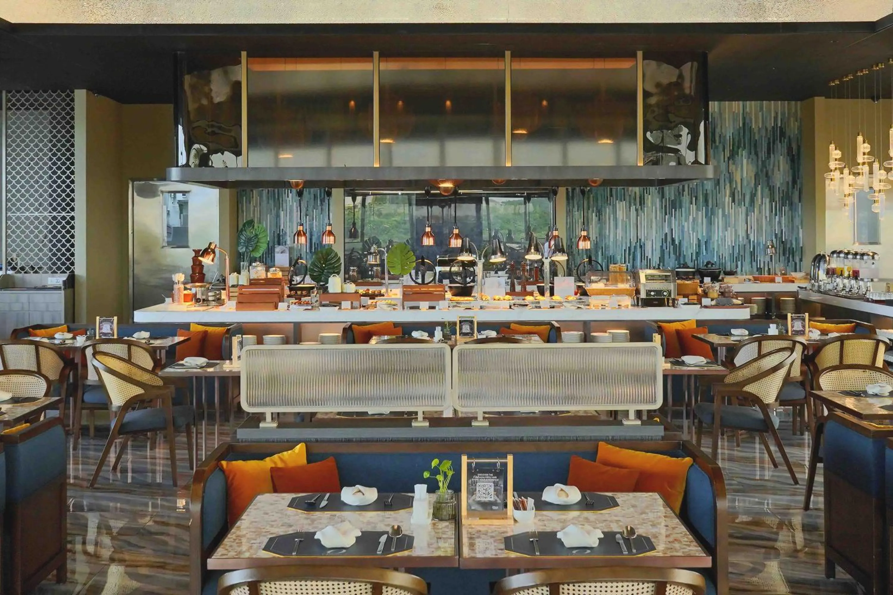 Restaurant/places to eat in Oakwood Hotel & Apartments Grand Batam