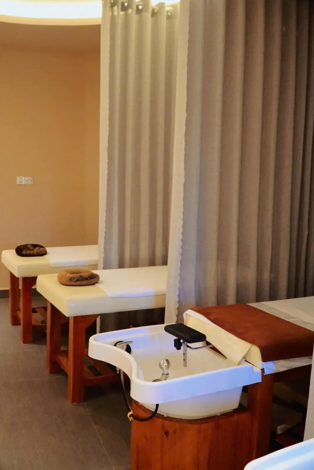 Spa and wellness centre/facilities in The Manor Villas Da Lat