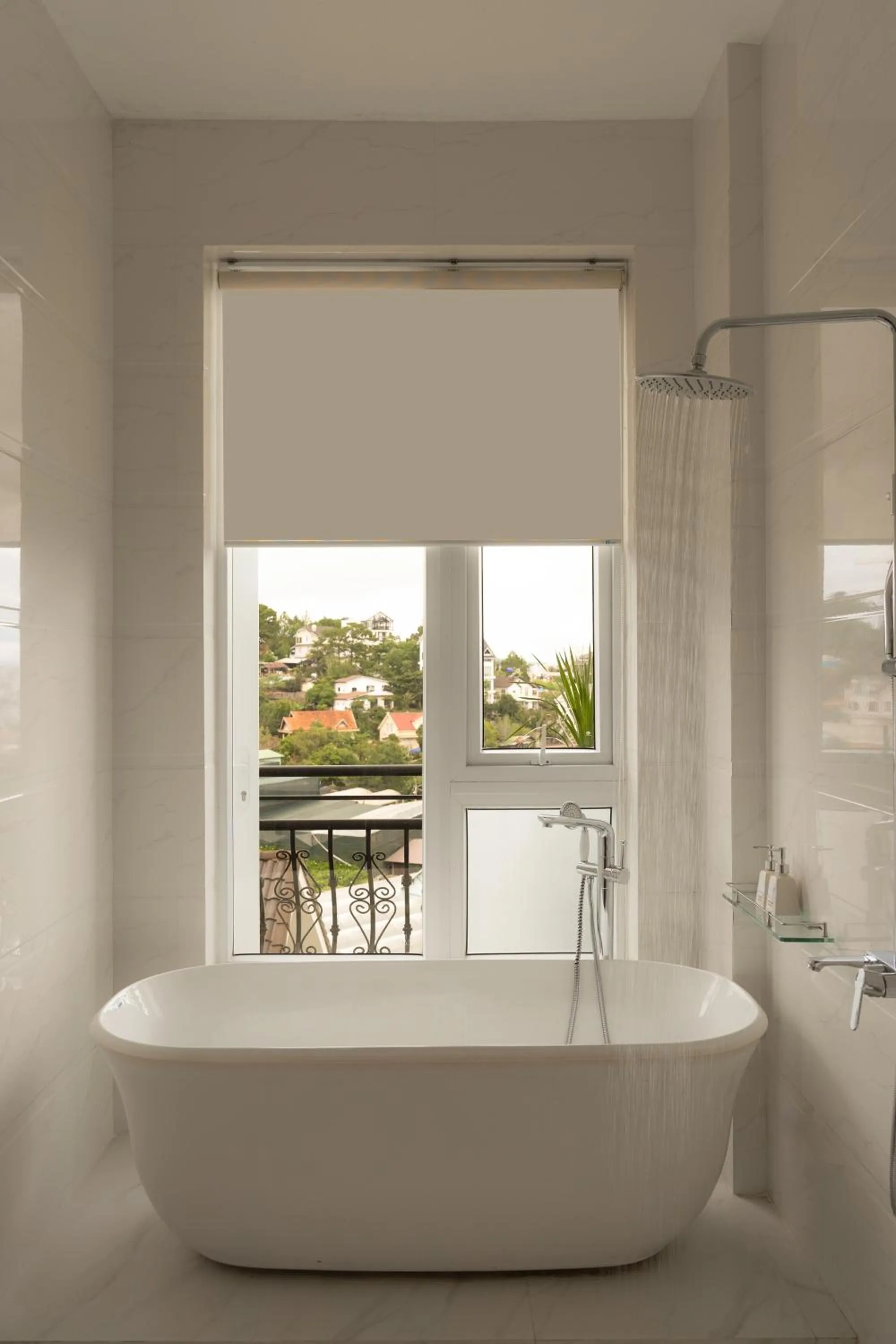 Hot Tub in The Manor Villas Da Lat