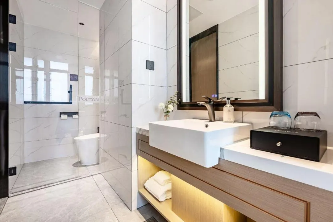 Shower in Poltton International Apartment - Foshan Gaoming Yingxin Plaza