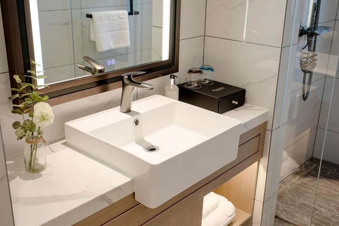 Bathroom in Poltton International Apartment - Foshan Gaoming Yingxin Plaza