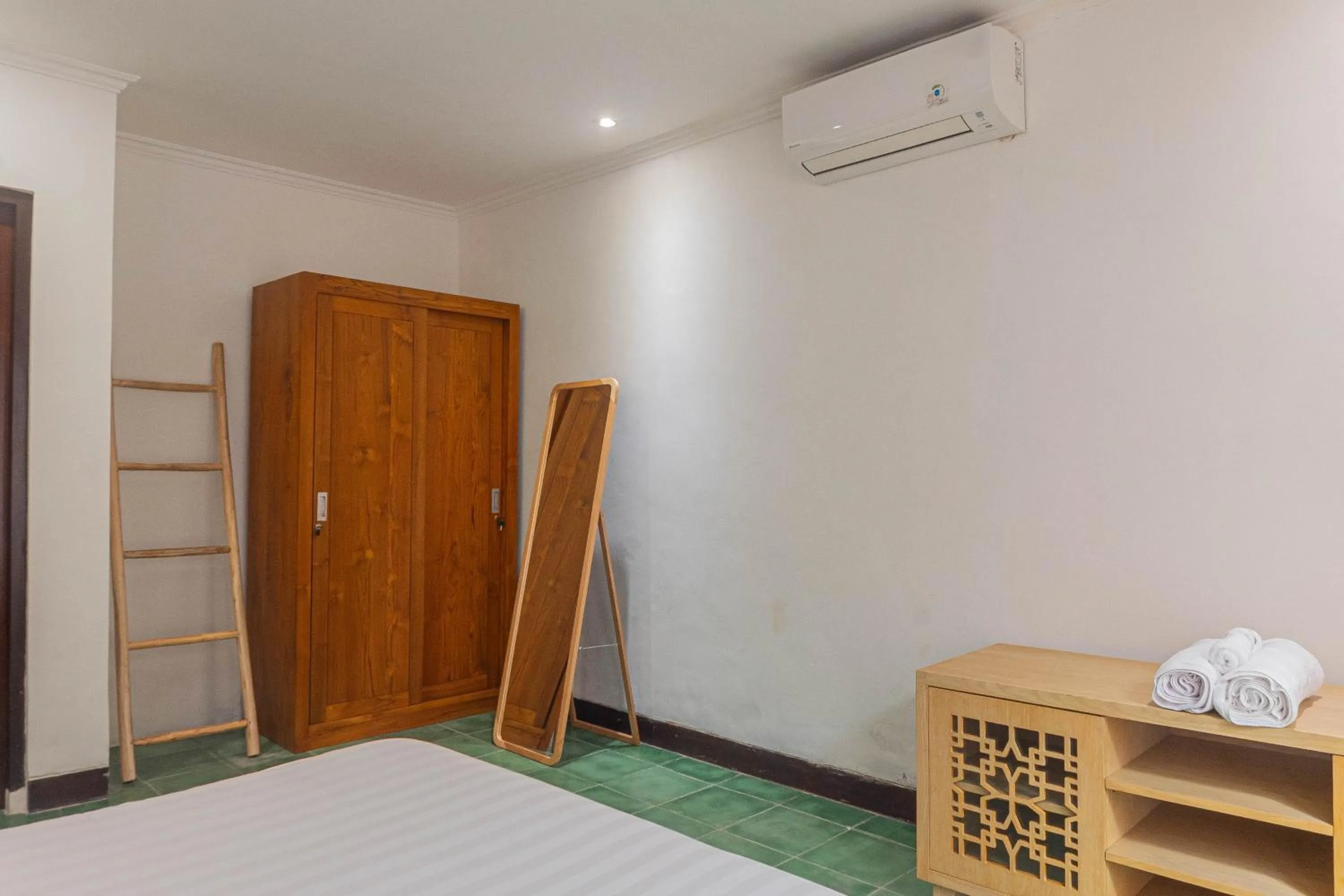 Bedroom, Bed in Lavender - Gumicik, Ketewel