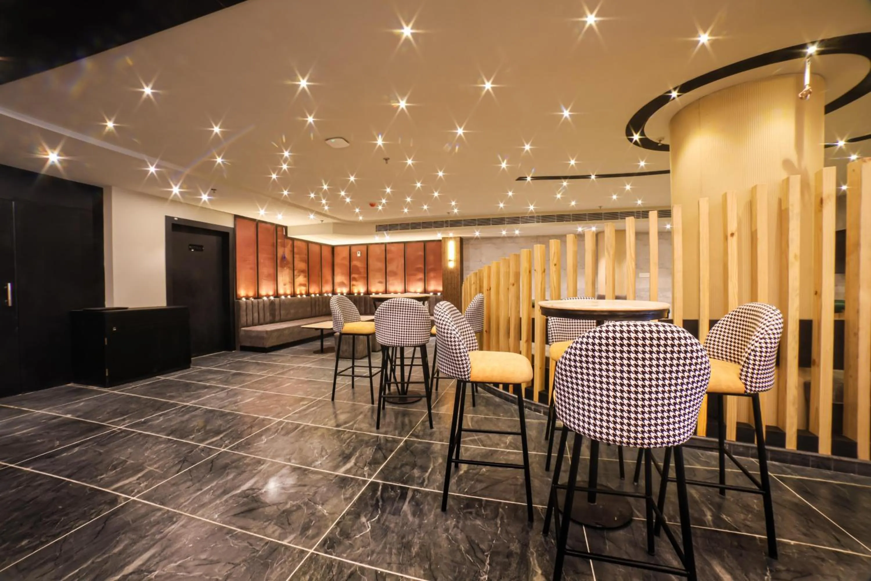 Restaurant/places to eat in NORTHIN Hotel Kolkata Airport