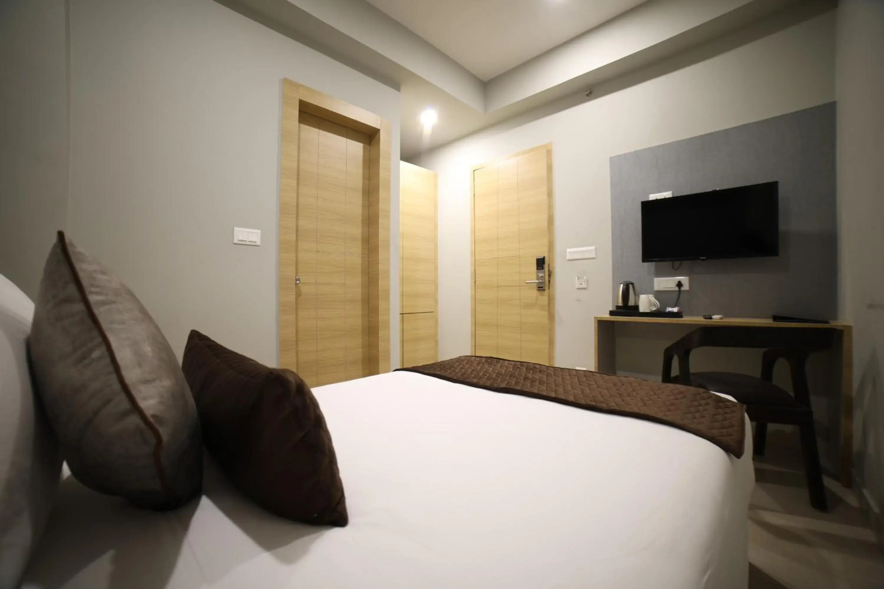 Day Use Room for 6 Hours Only (anytime between 10 am - single occupancy - 6 pm) - Mandatory Checkout by 6 pm -No Night Stay Allowed - Multiple Days Stay Not Allowed in NORTHIN Hotel Kolkata Airport Day Use Room for 6 Hours Only (anytime between 10 am - single occupancy - 6 pm) - Mandatory Checkout by 6 pm -No Night Stay Allowed - Multiple Days Stay Not Allowed in NORTHIN Hotel Kolkata Airport