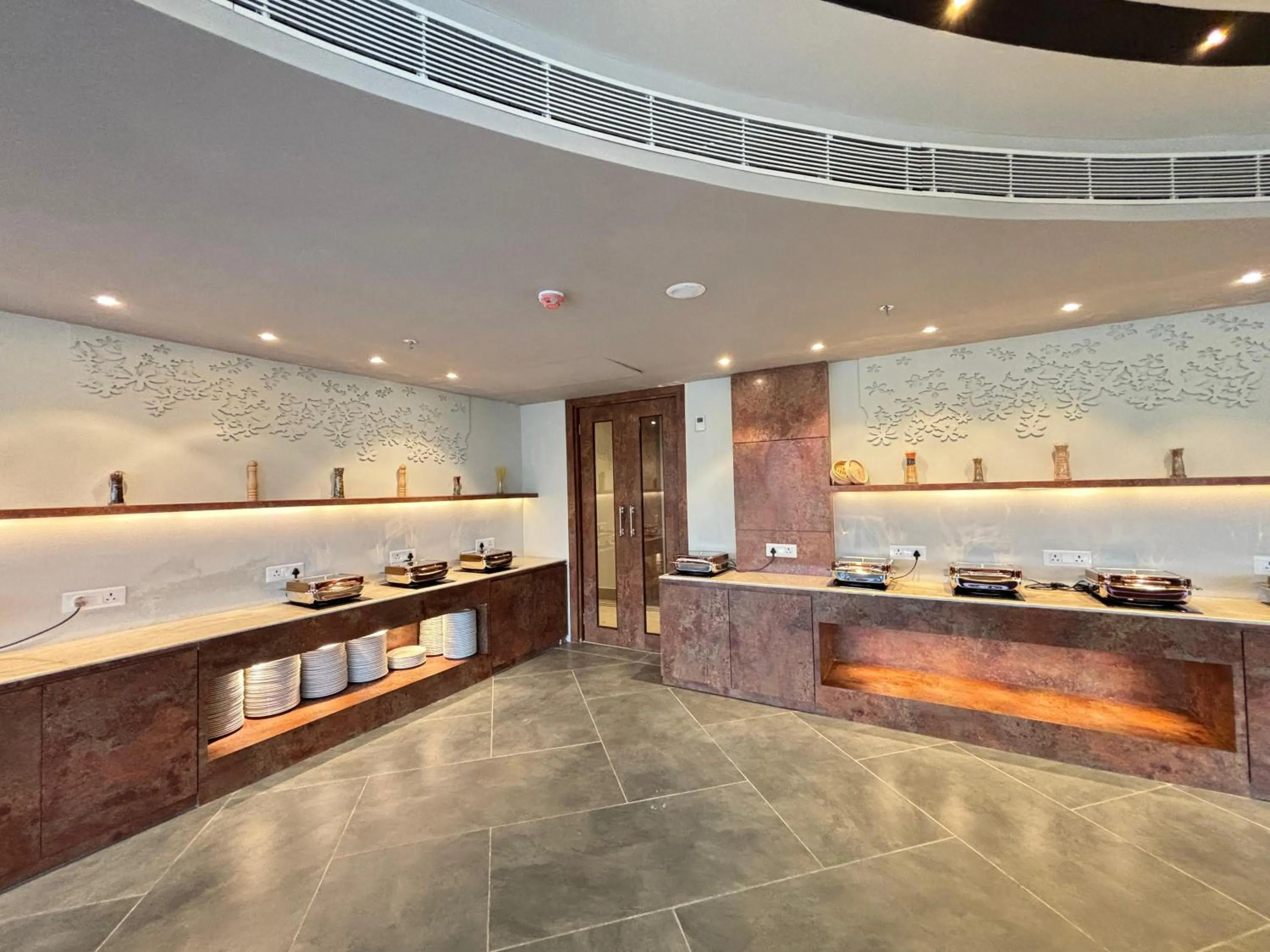 Restaurant/places to eat in NORTHIN Hotel Kolkata Airport