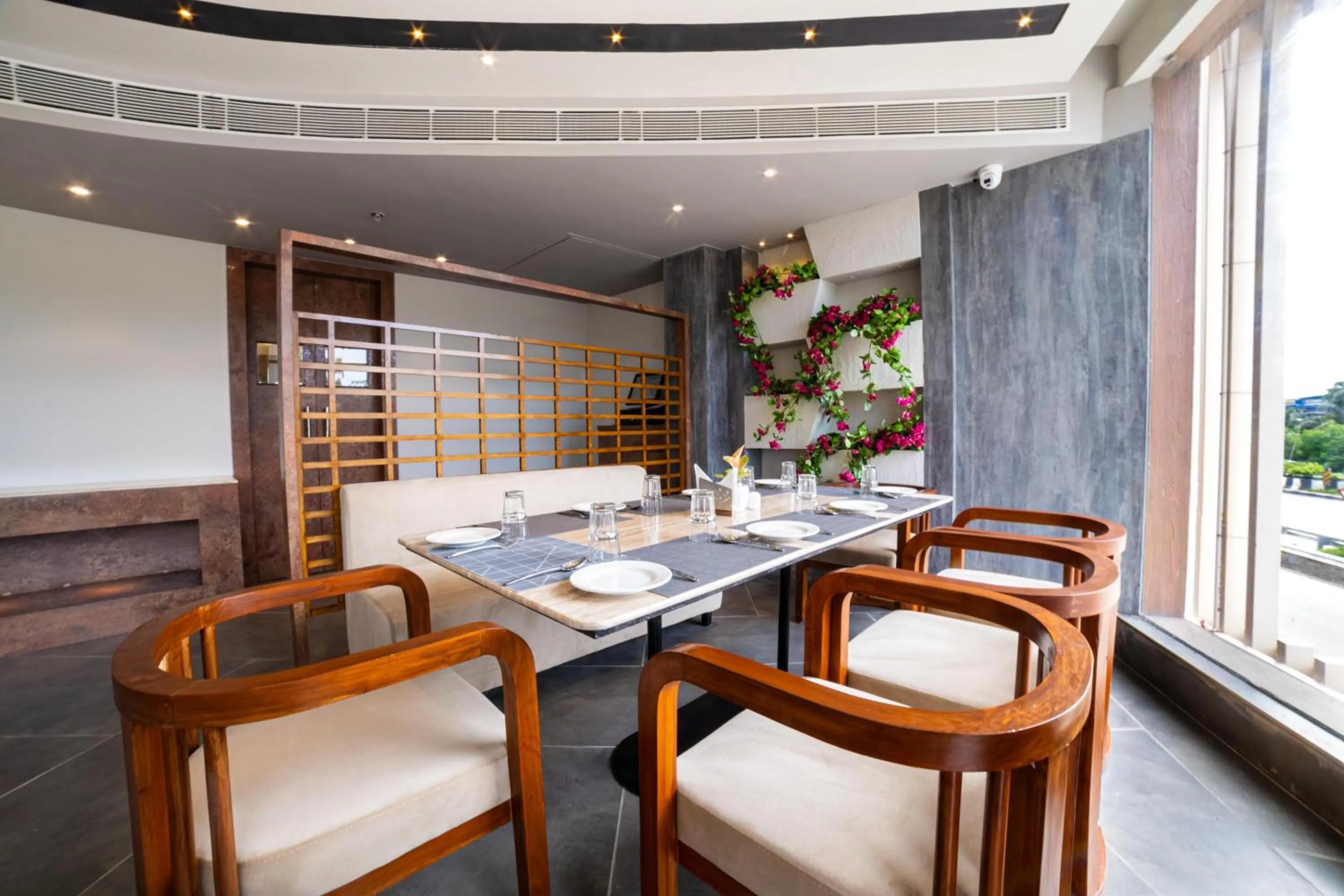 Dining area in NORTHIN Hotel Kolkata Airport