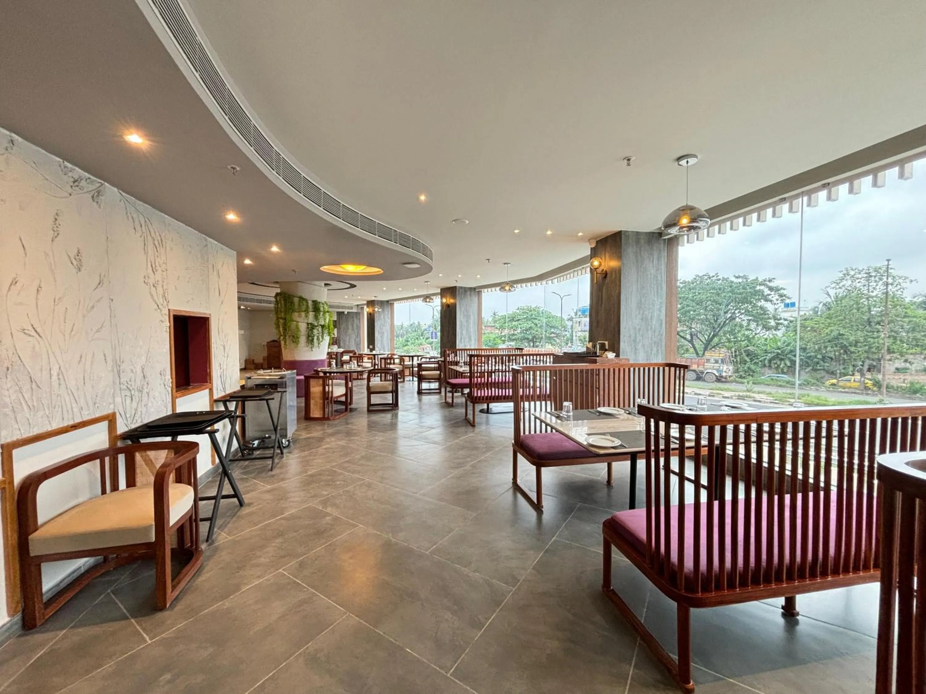 Restaurant/places to eat in NORTHIN Hotel Kolkata Airport