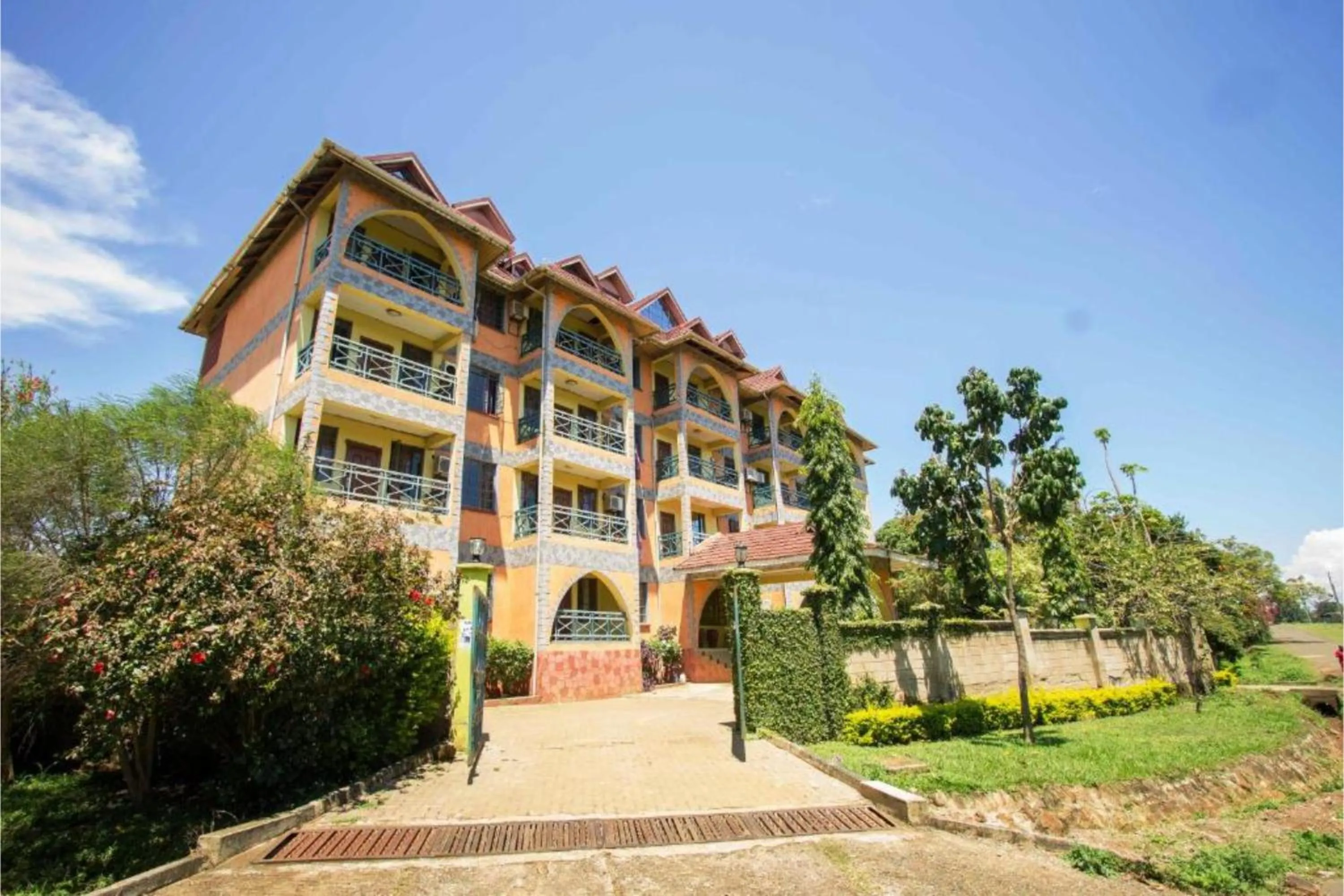 Property building in Parkview Safari Hotel & Apartments