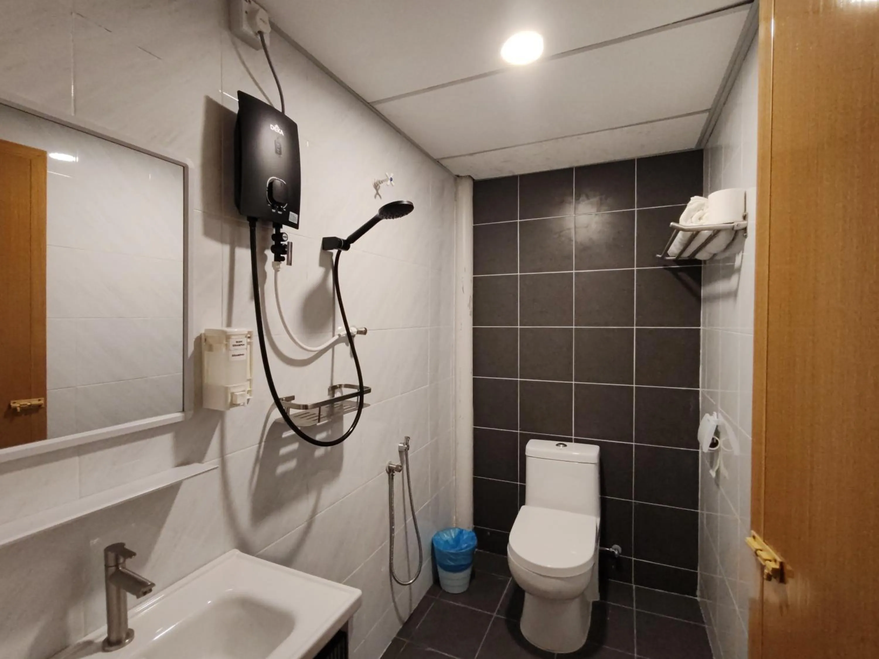 Shower in Songtam Hotel