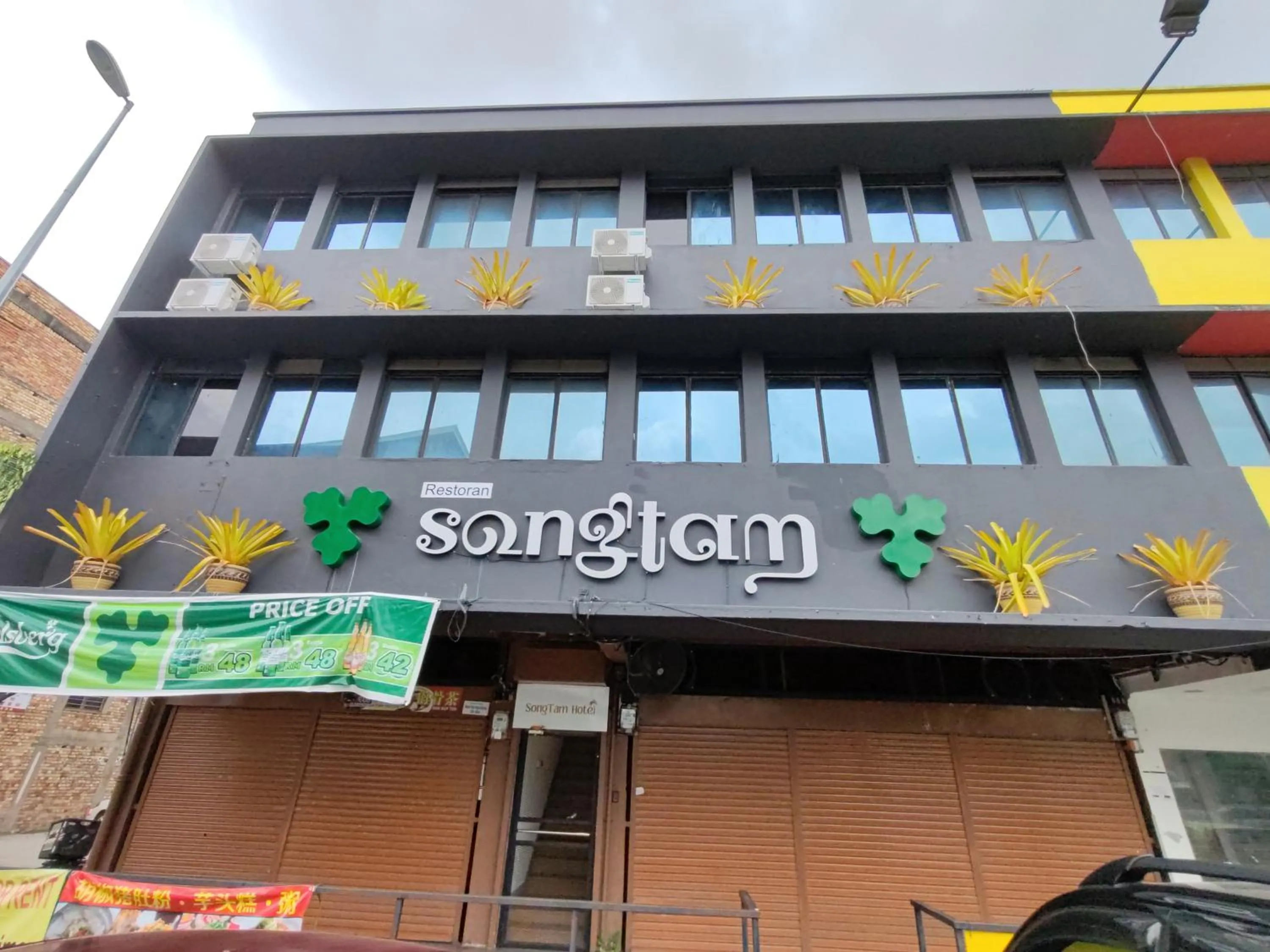 Property building in Songtam Hotel