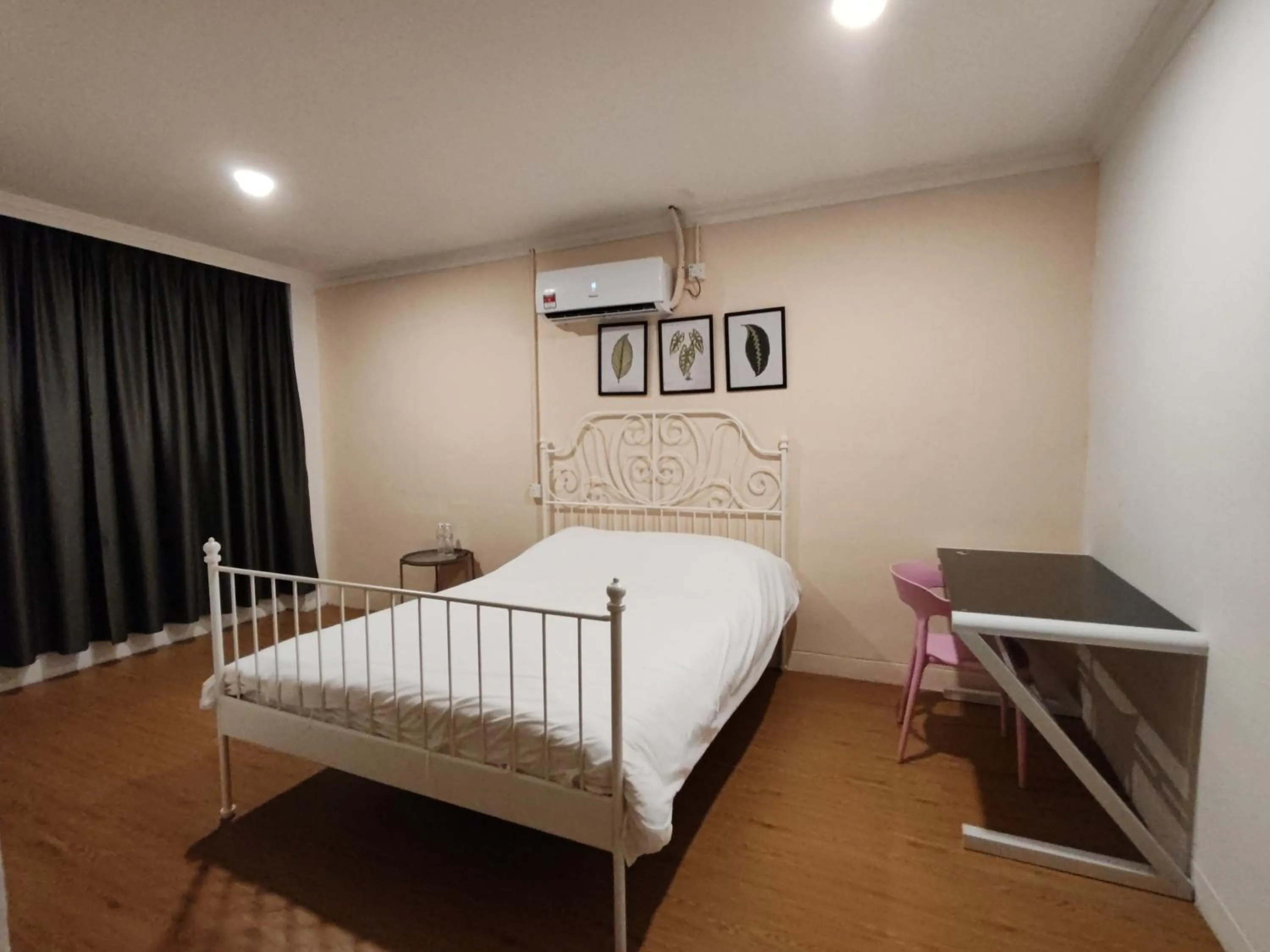 Bedroom, Bed in Songtam Hotel