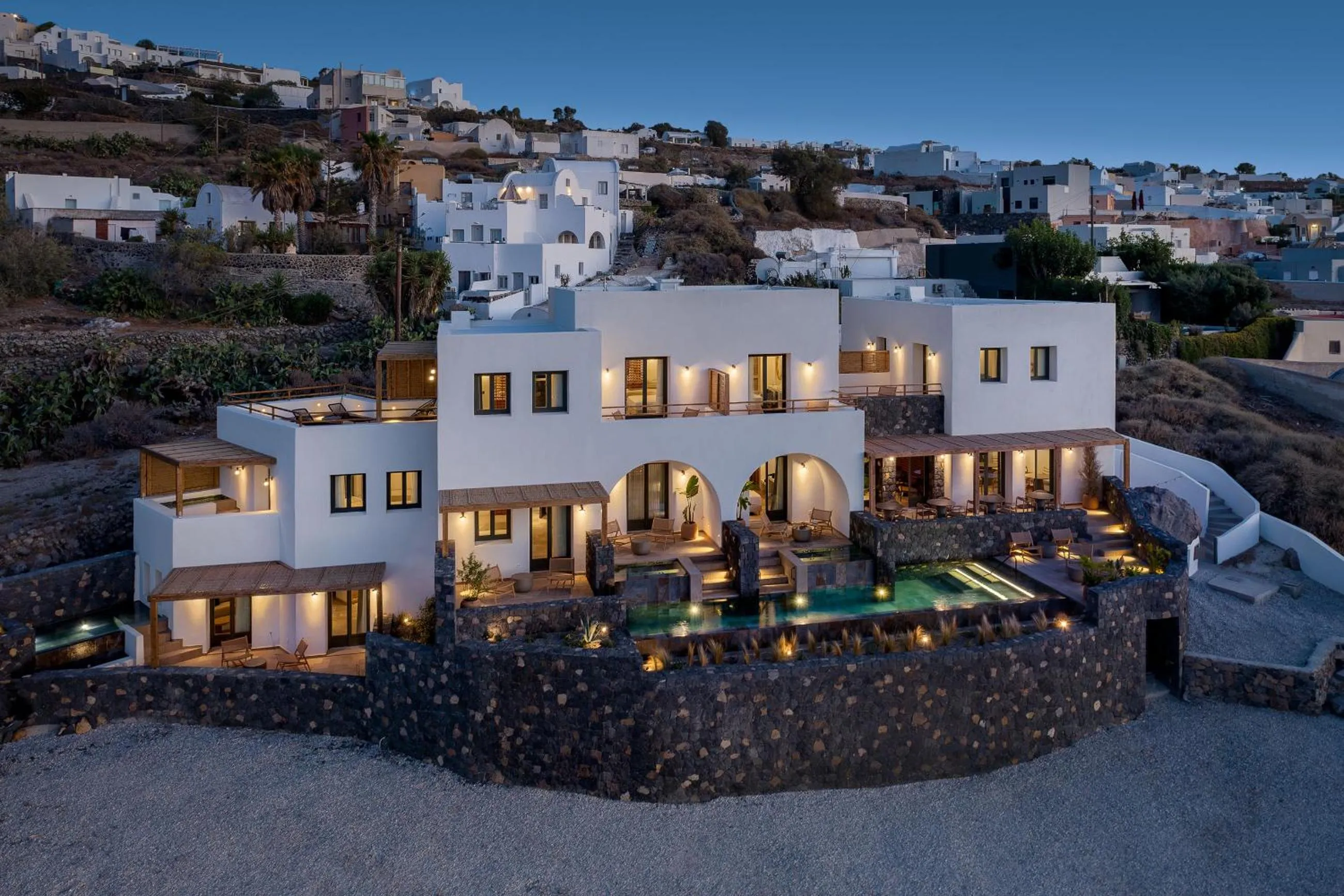 Property building in Klοstrá