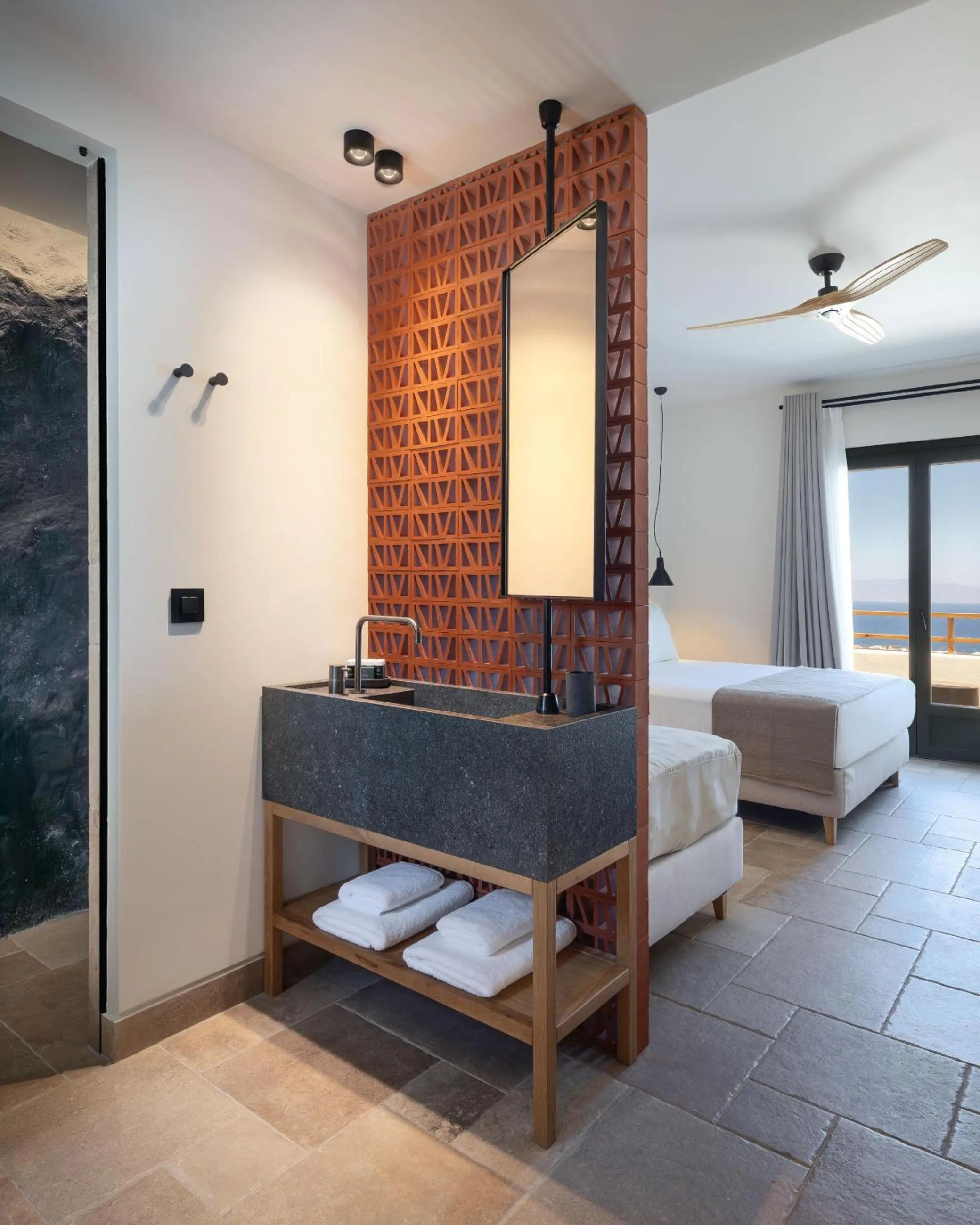 Bathroom, Bed in Klοstrá