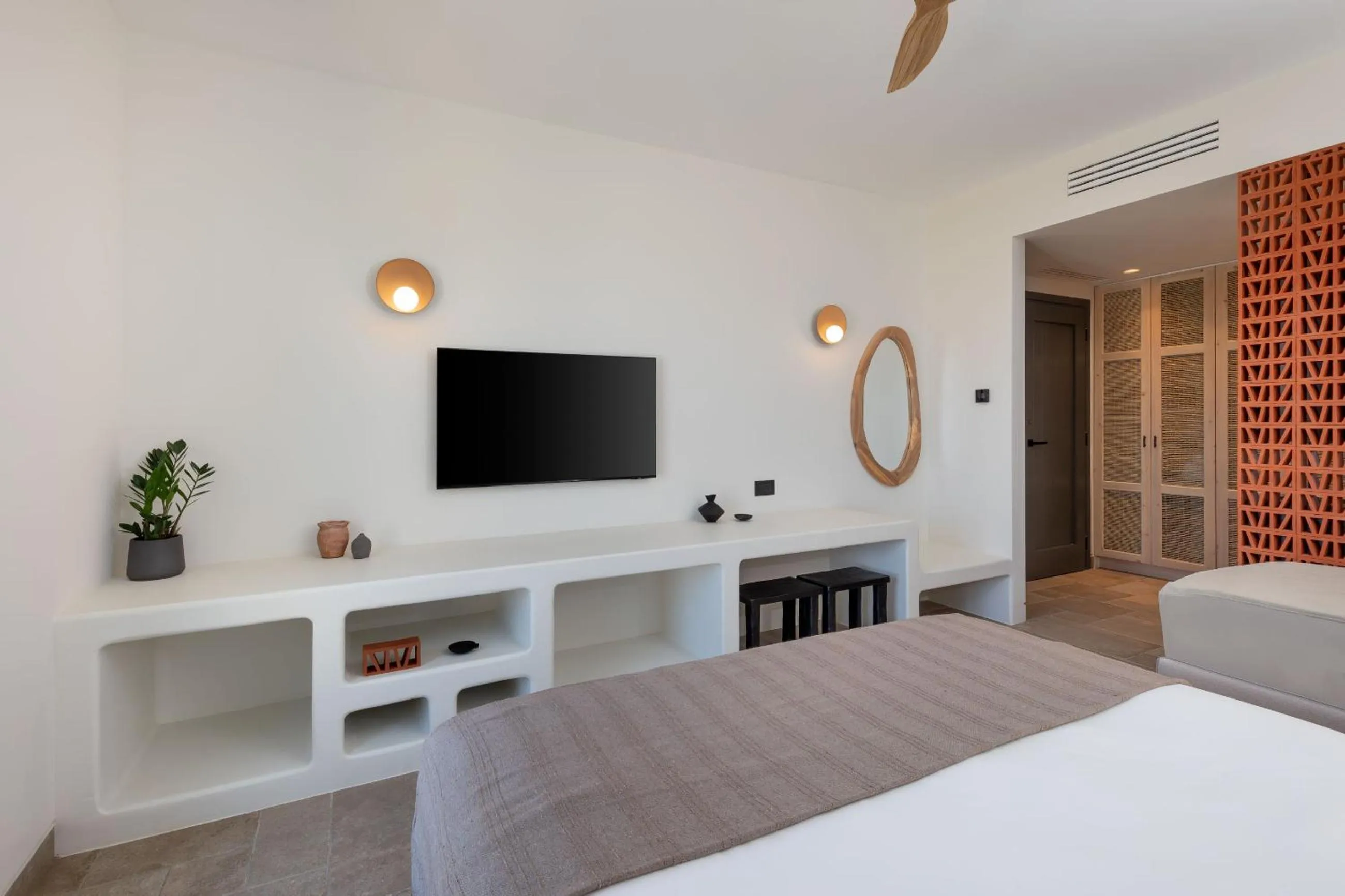 TV and multimedia, Bed in Klοstrá