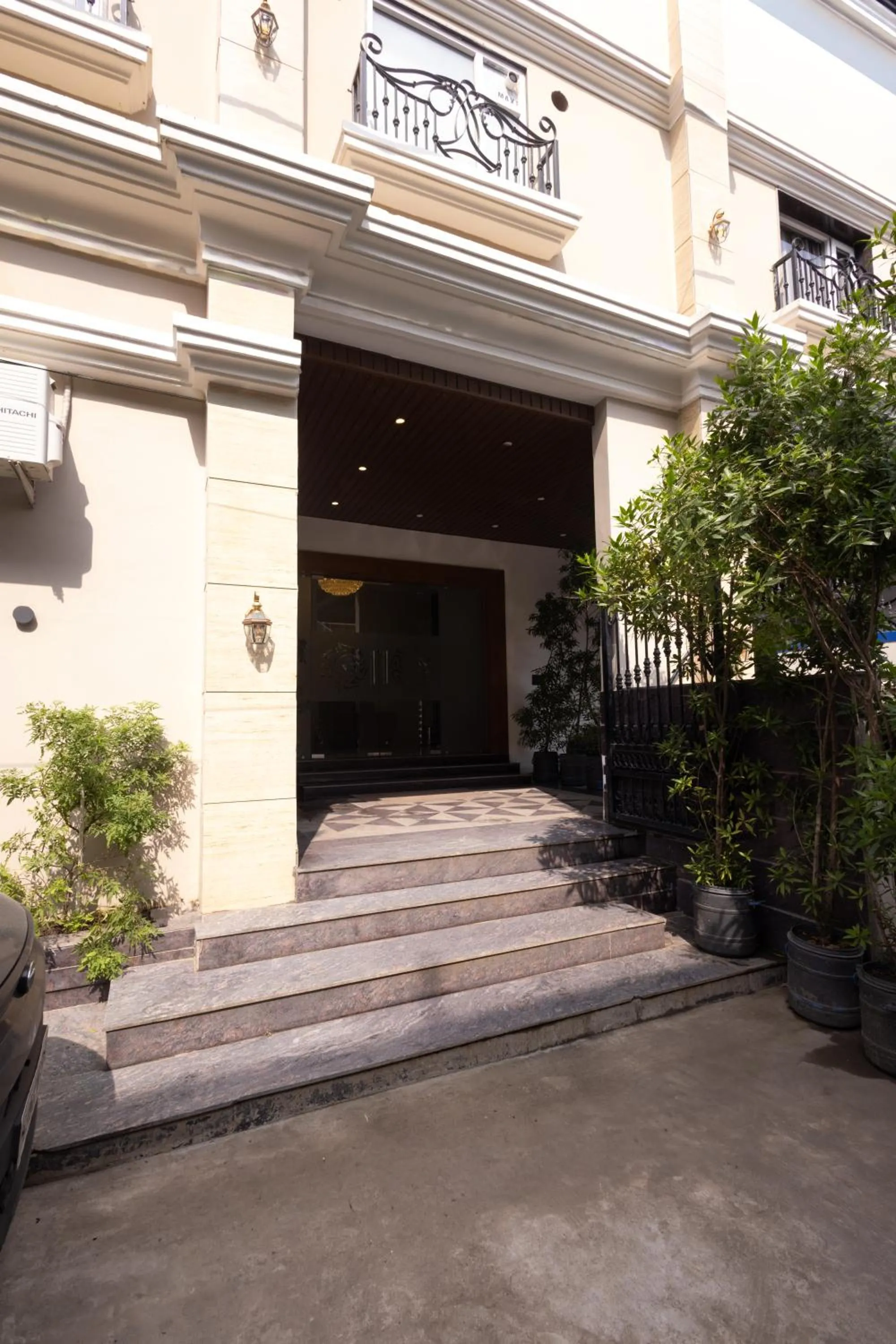 Pravasa Stay Near Luv Kush Square