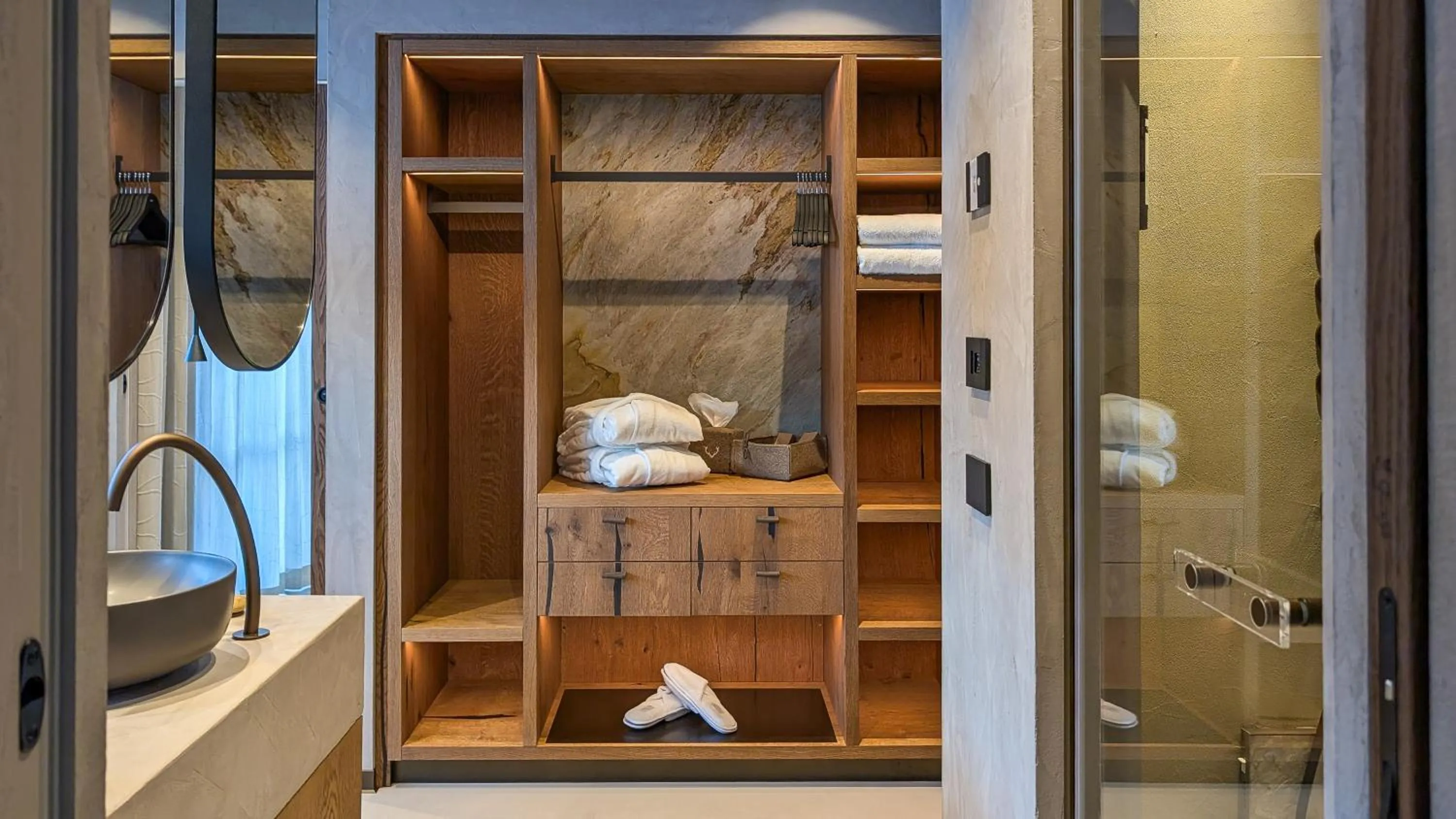 Shower in Mohe Boutique Hotel