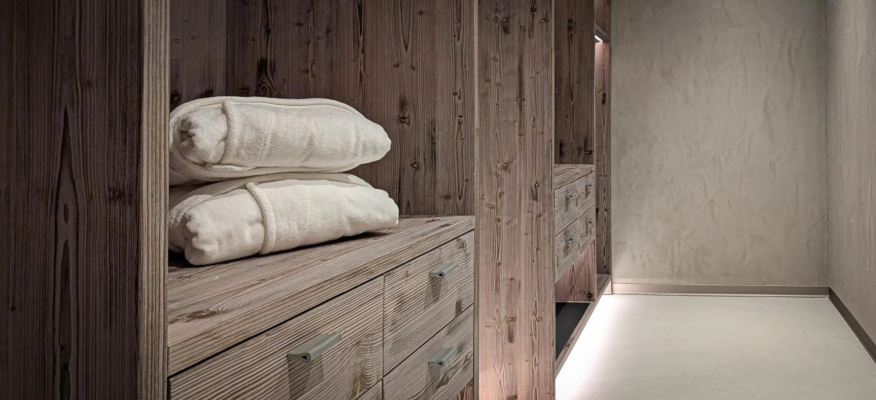 wardrobe, Bed in Mohe Boutique Hotel