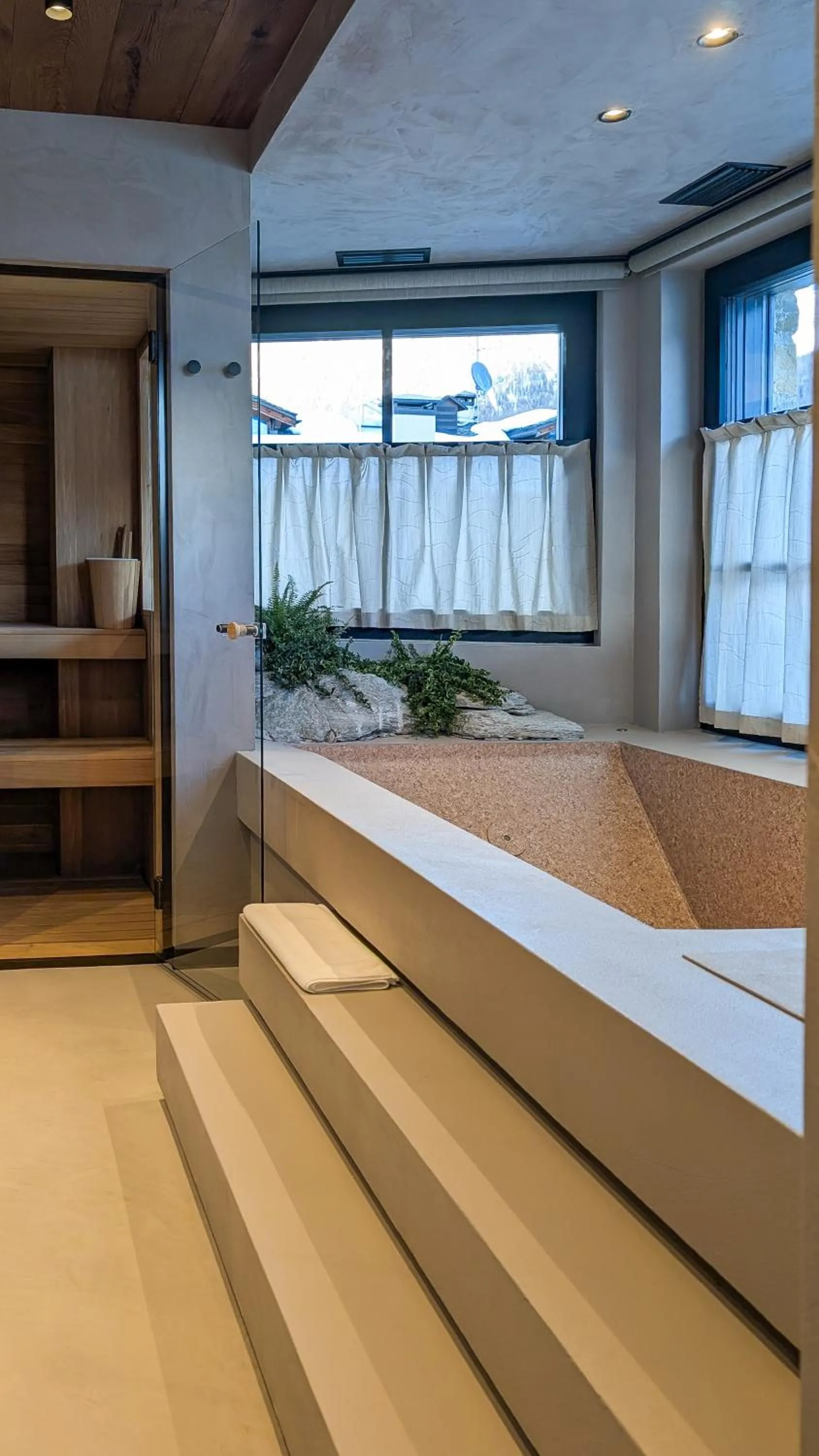 Hot Tub in Mohe Boutique Hotel