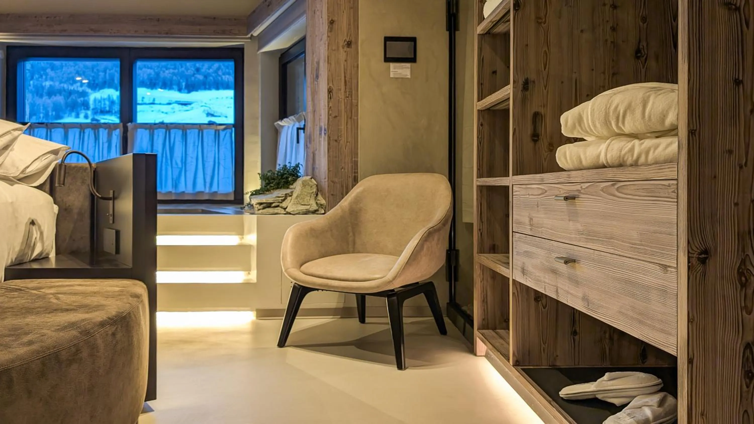 Photo of the whole room, Bed in Mohe Boutique Hotel